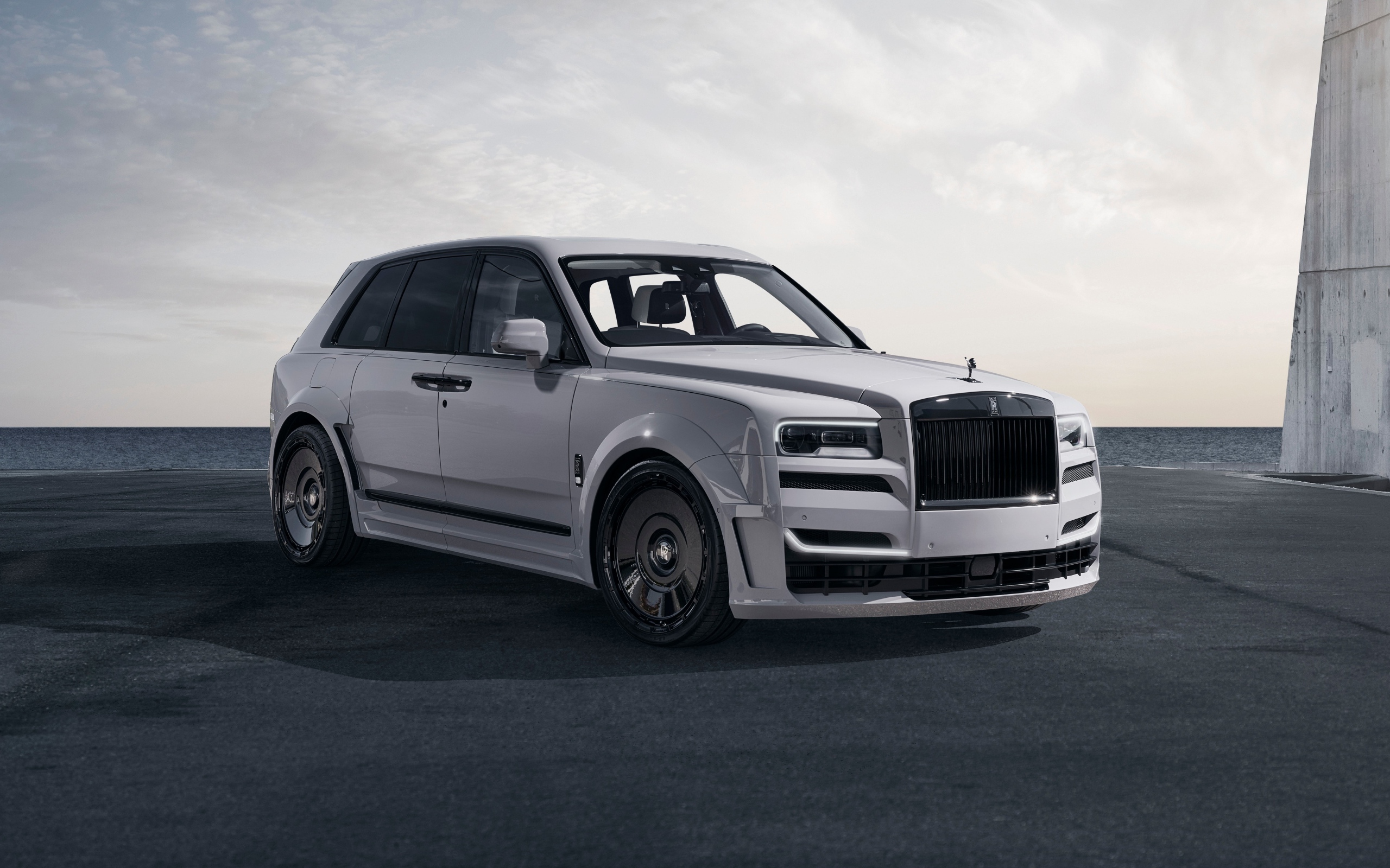 Дорогой автомобиль Rolls-Royce Cullinan Overdose S 2023 года