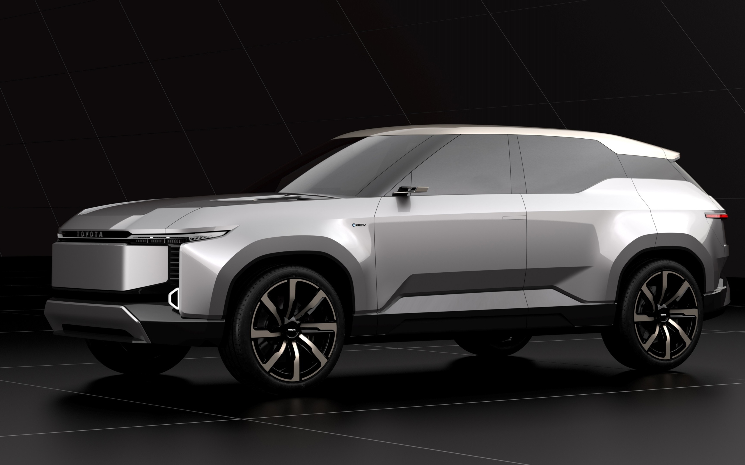 Серебристый внедорожник Toyota Land Cruiser Se на черном фоне