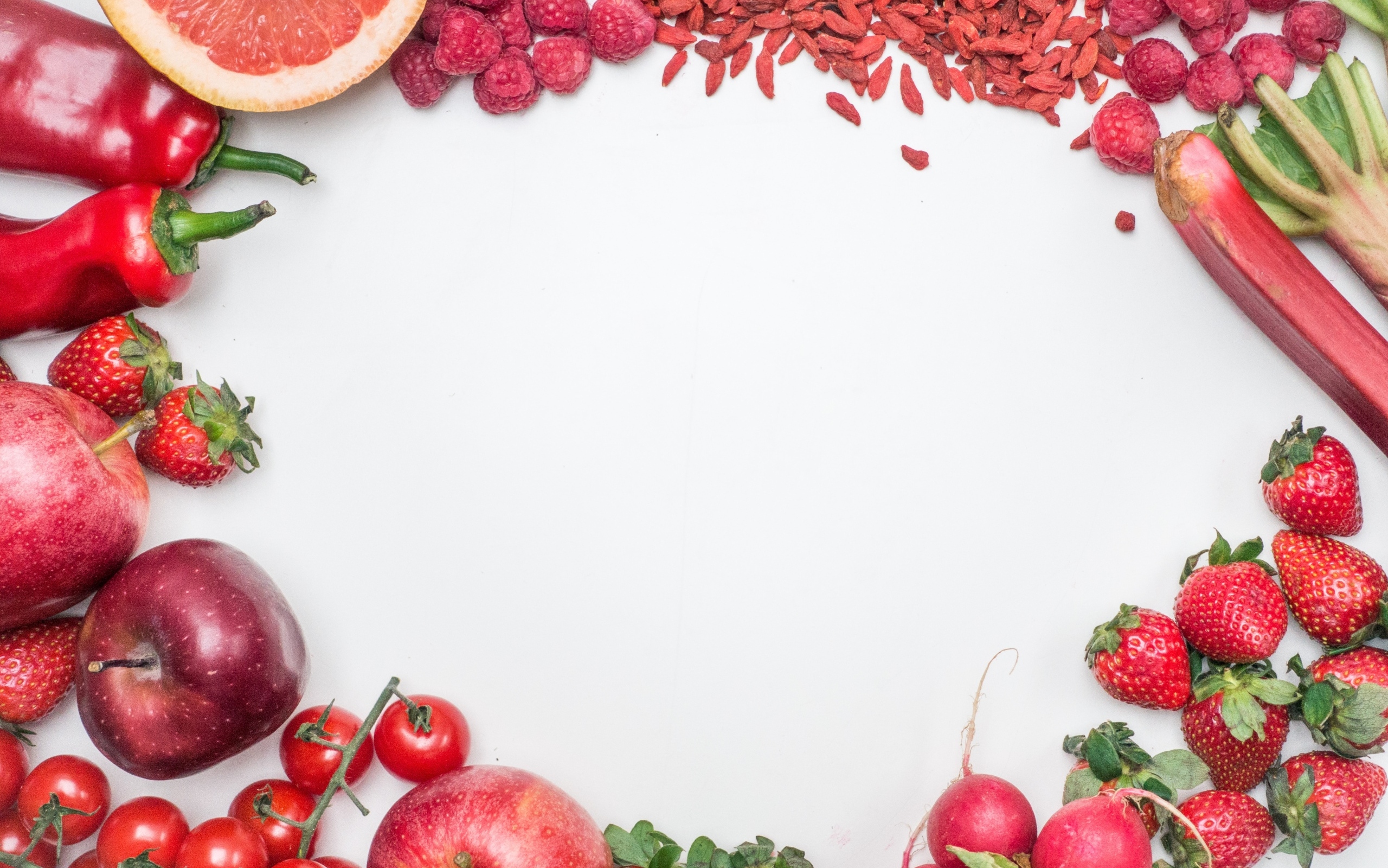 Белый фон с рамкой из фруктов и овощей