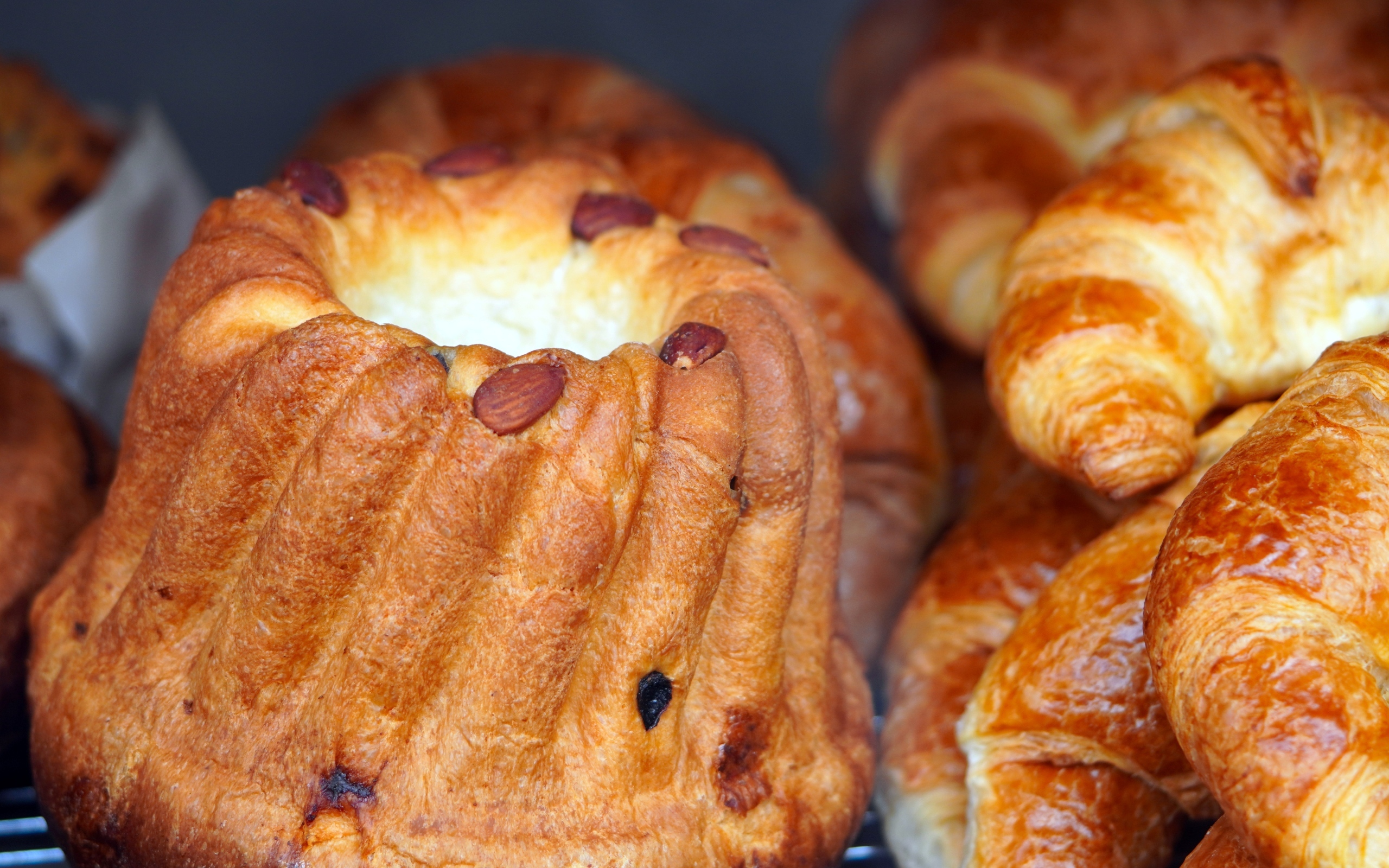 Свежая ароматная сладкая выпечка