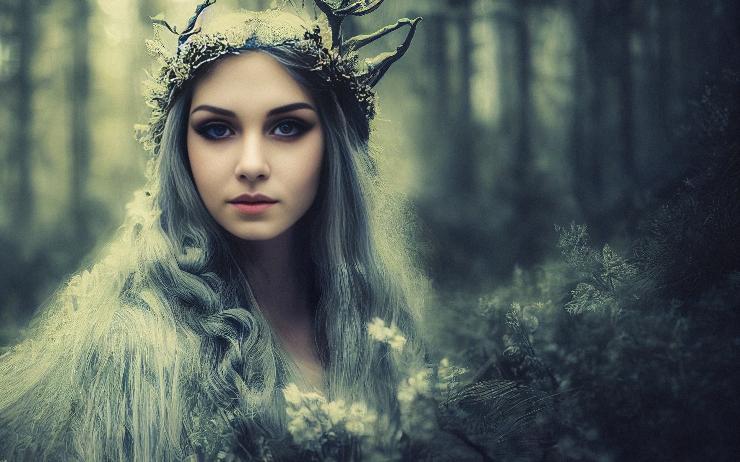 Девушка лесная фея с белыми волосами