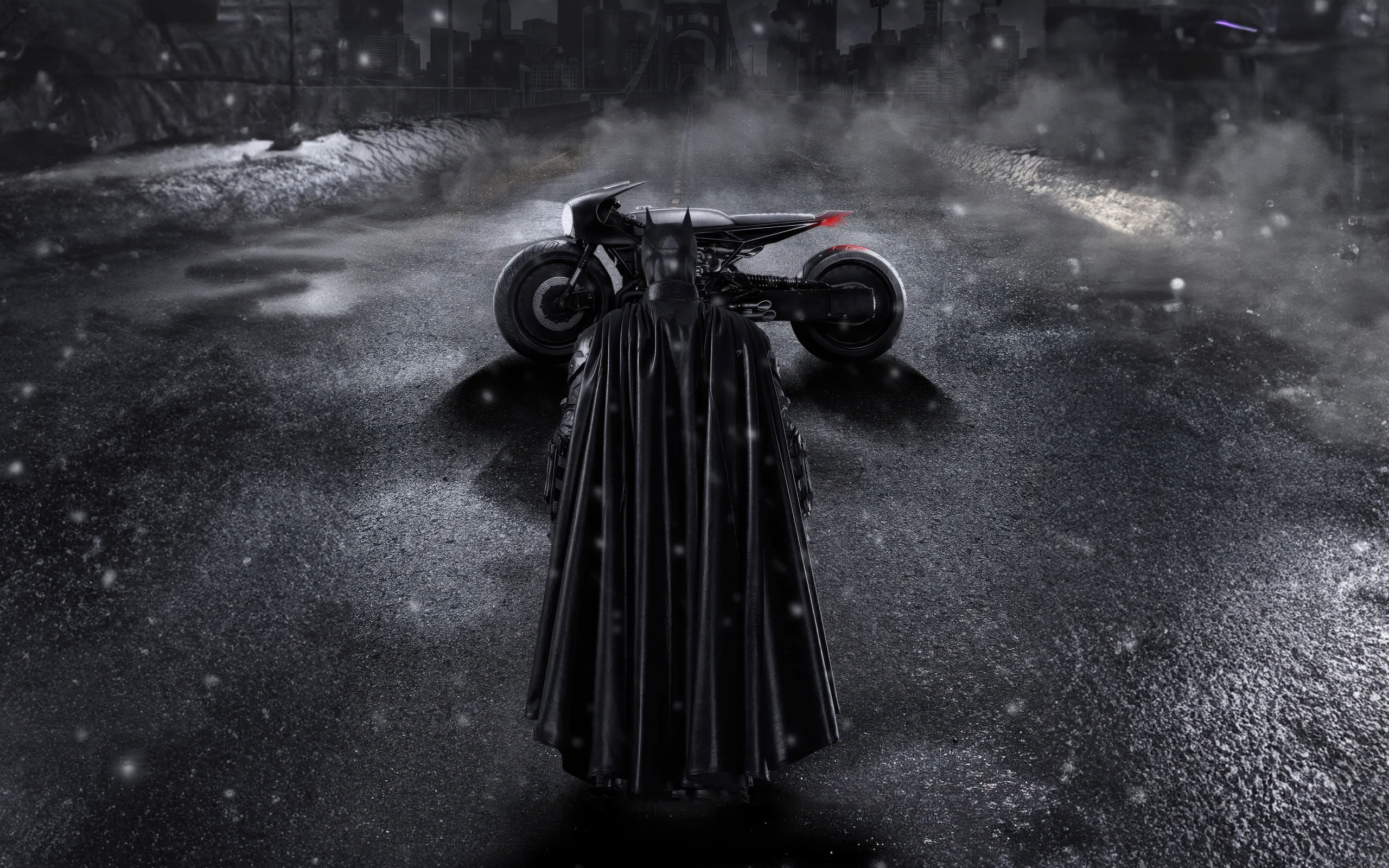Бэтмен в черном плаще с мотоциклом