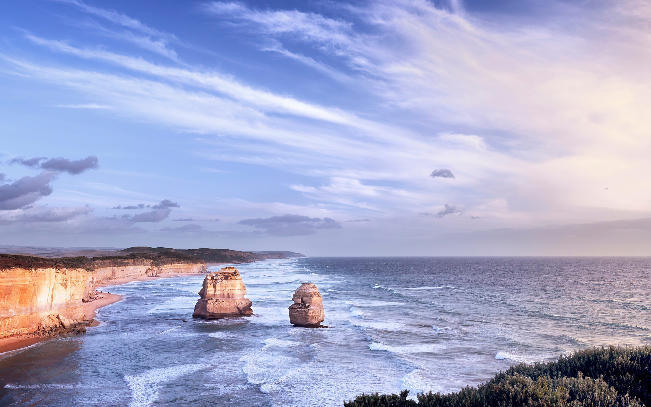 Спокойное море под красивым небом