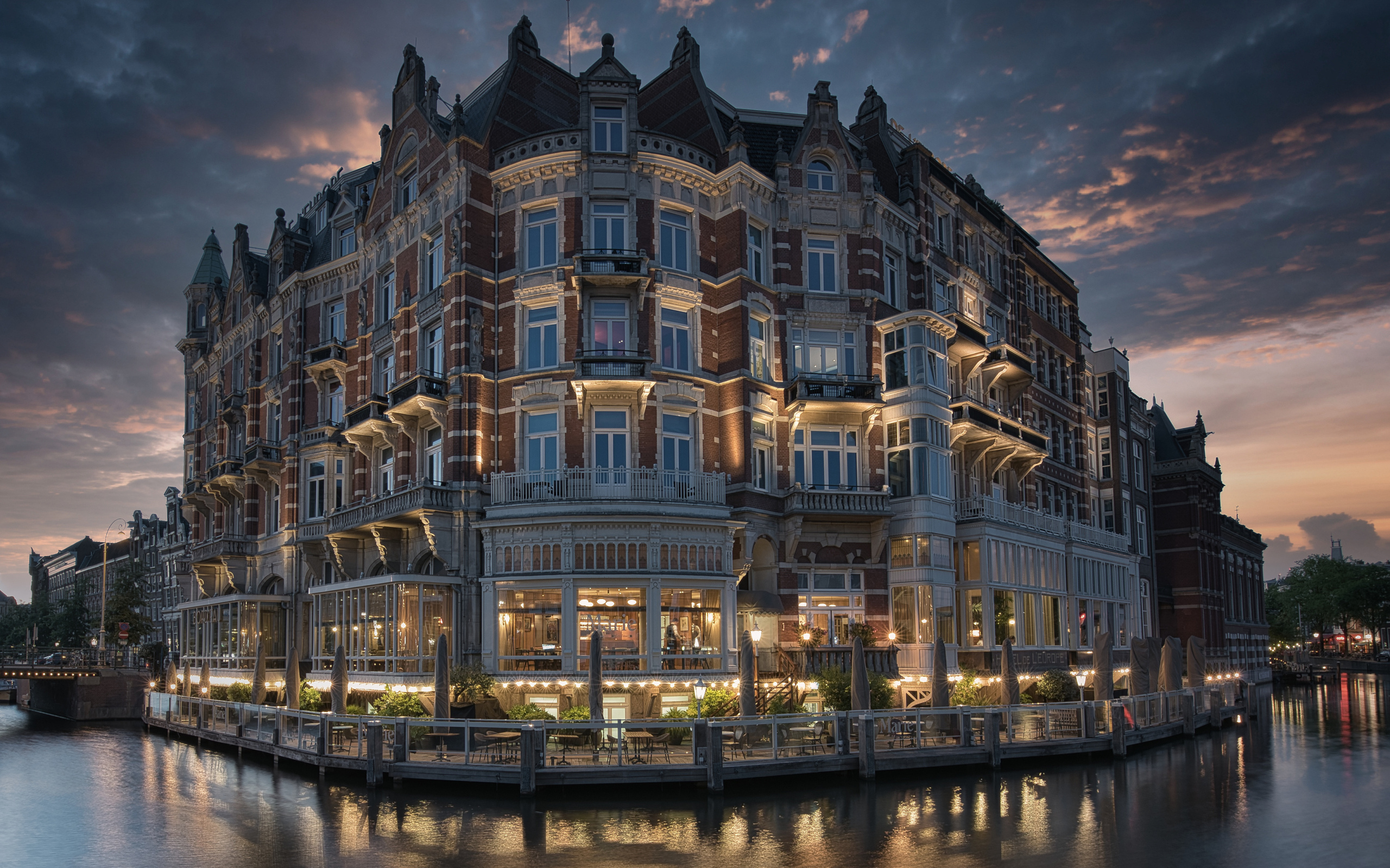 Красивый отель Hotel De L'Europe, Амстердам. Нидерланды