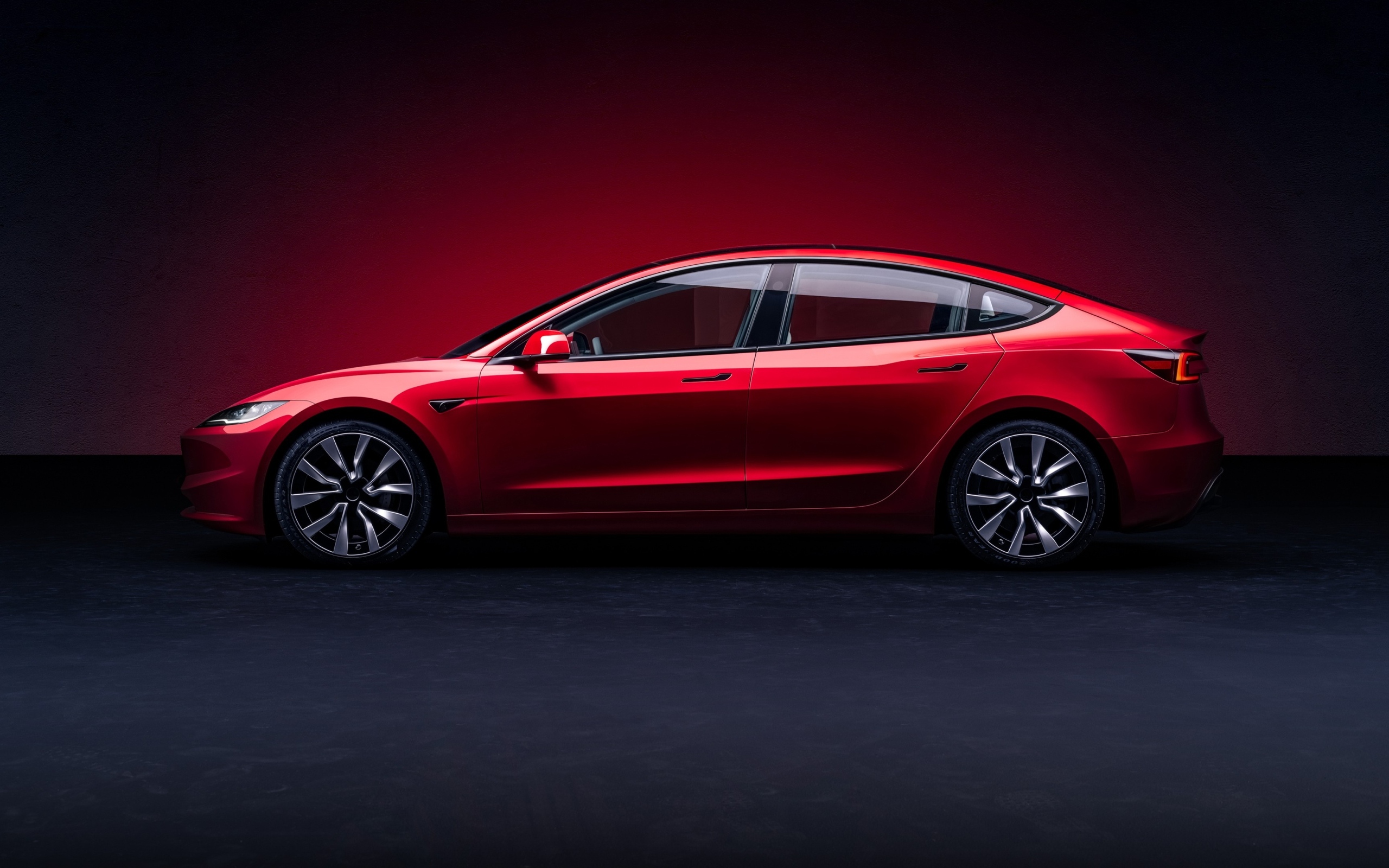 Автомобиль Tesla Model 3 2023 года вид сбоку