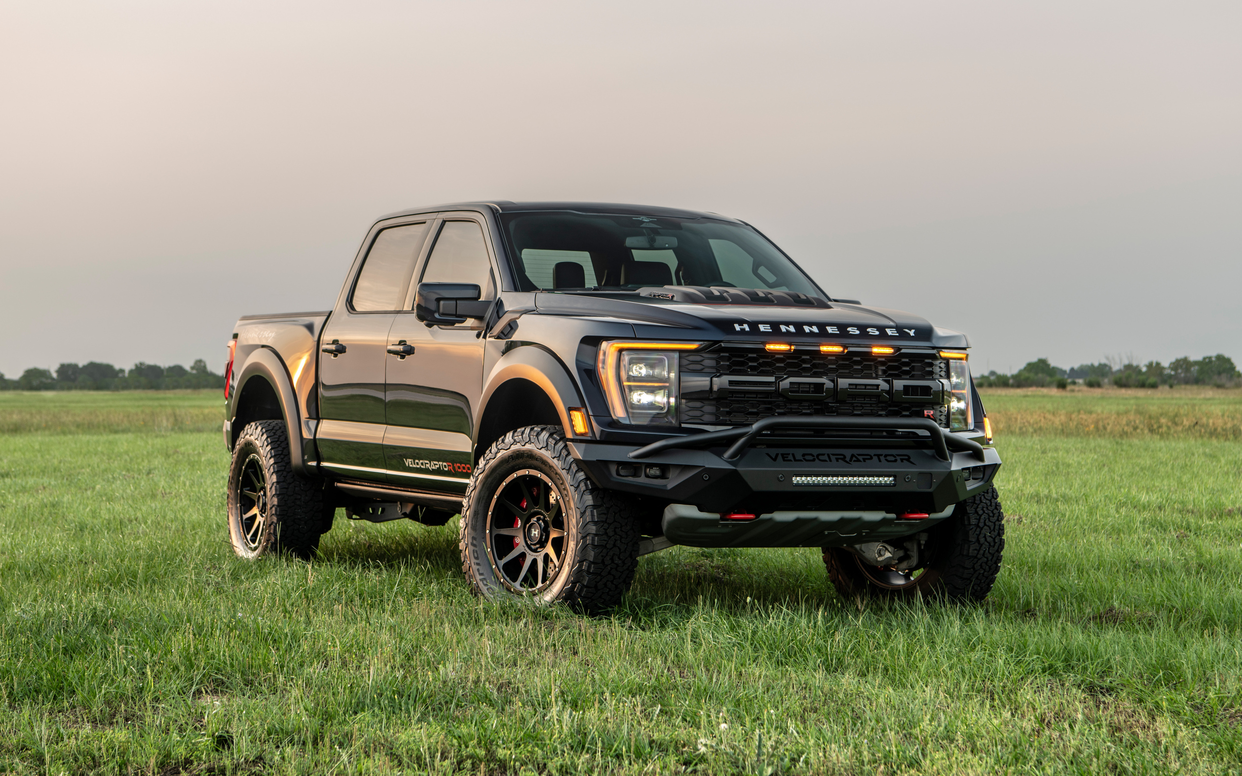 Черный пикап Hennessey VelociRaptor R 1000 2024 года