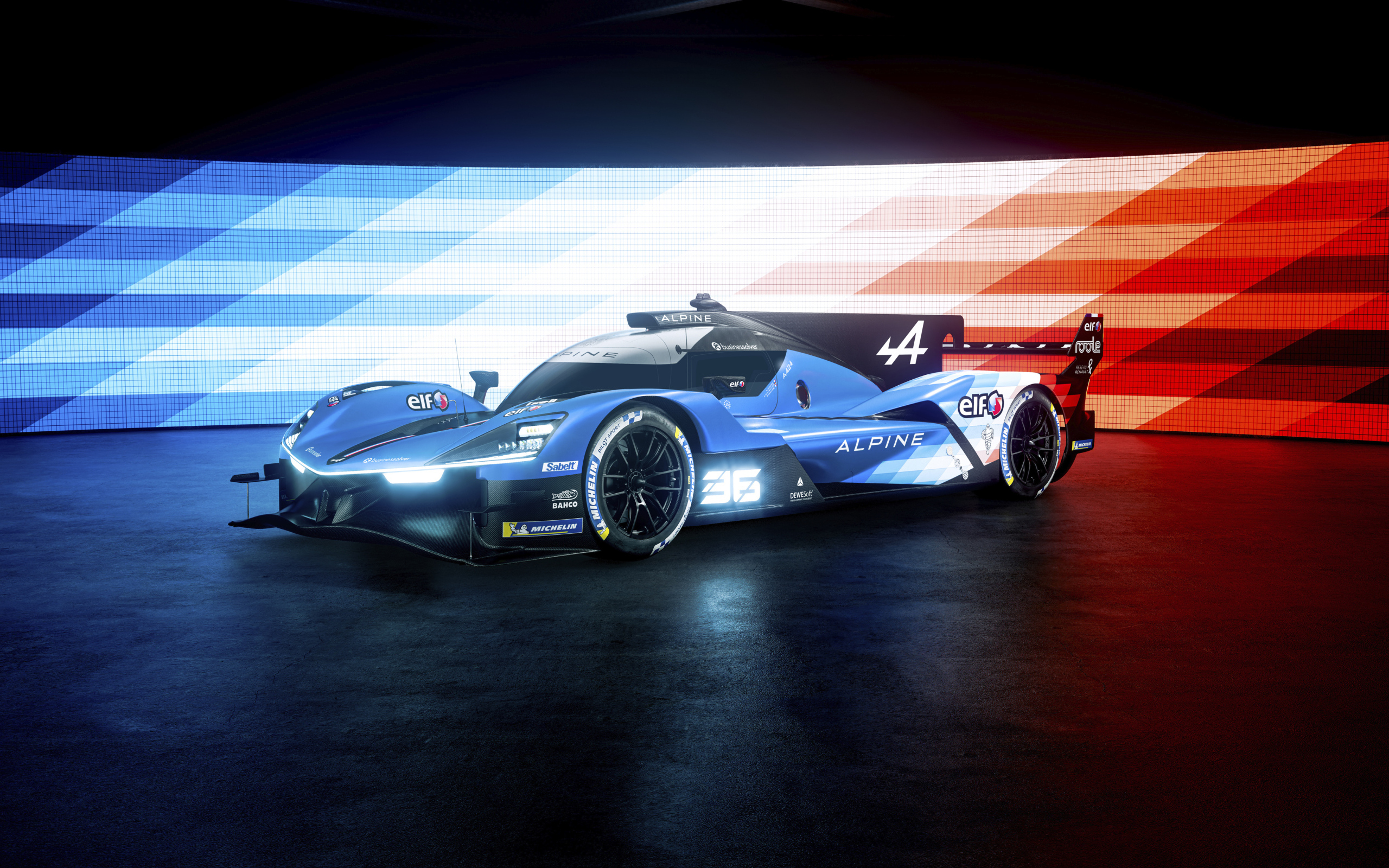 Синий гоночный автомобиль Alpine A424 2024 года