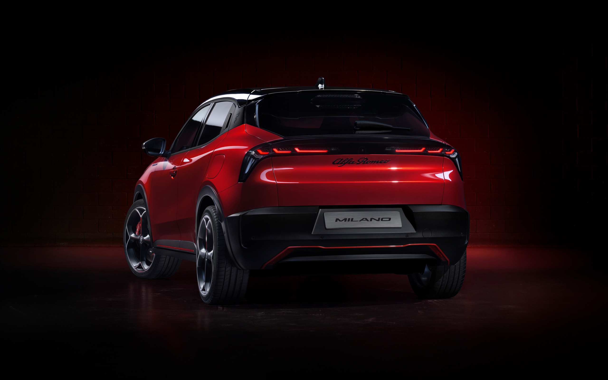 Вид сзади на автомобиль  Alfa Romeo Milano Elettrica Veloce 2024 года