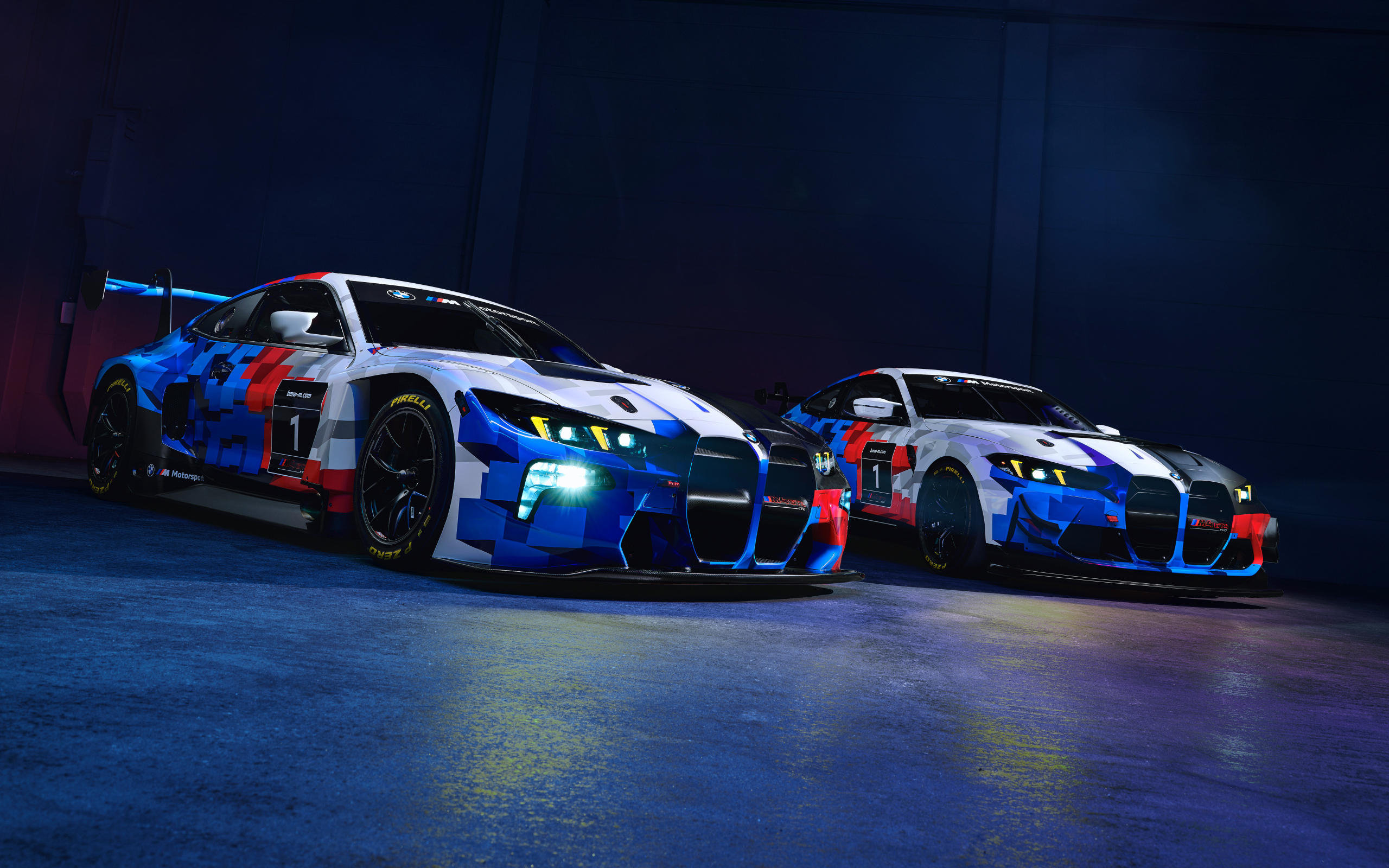 Два автомобиля  BMW M4 GT3 EVO & BMW M4 GT4 EVO 2024 года