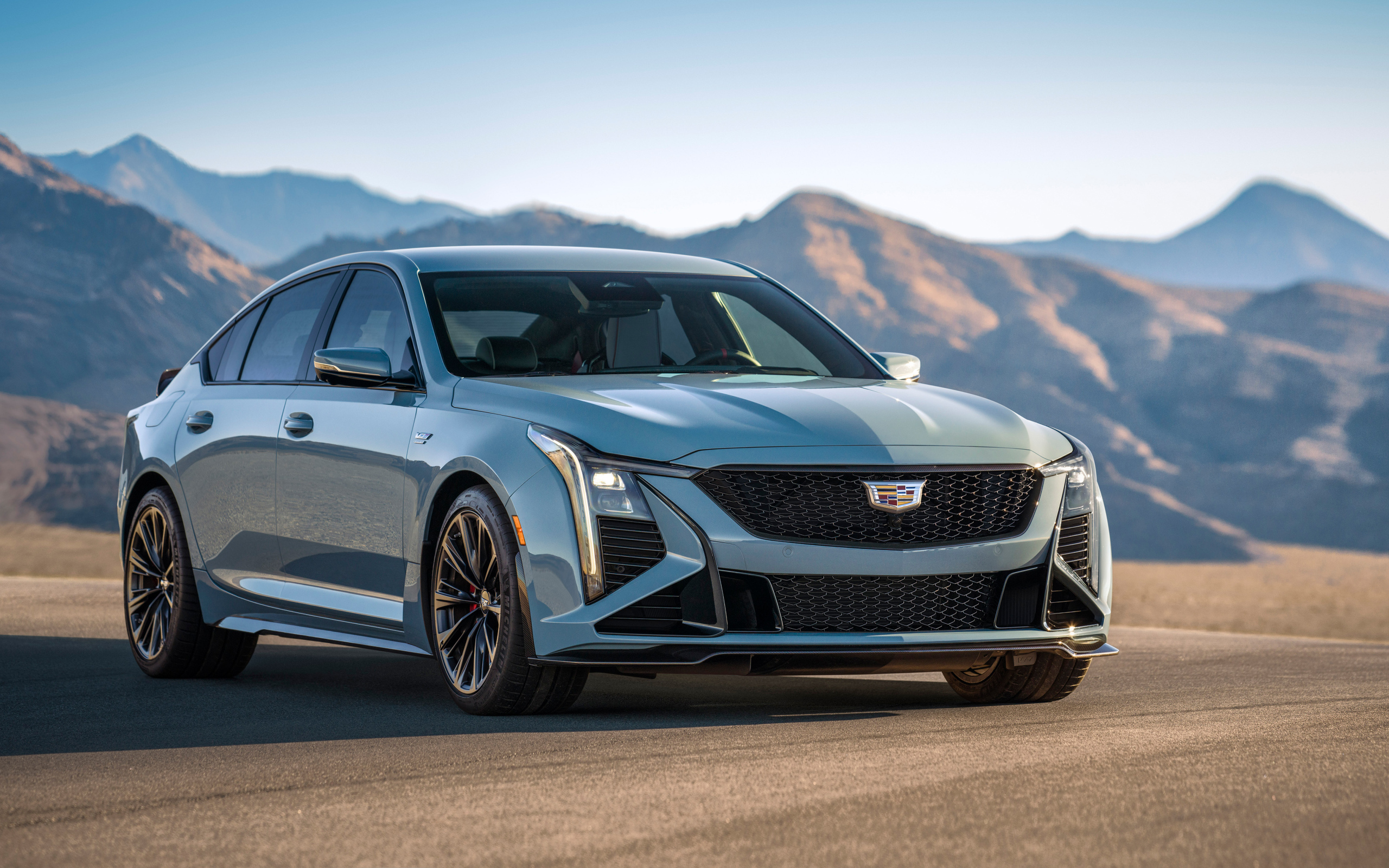 Автомобиль Cadillac CT5-V Blackwing 2025 года