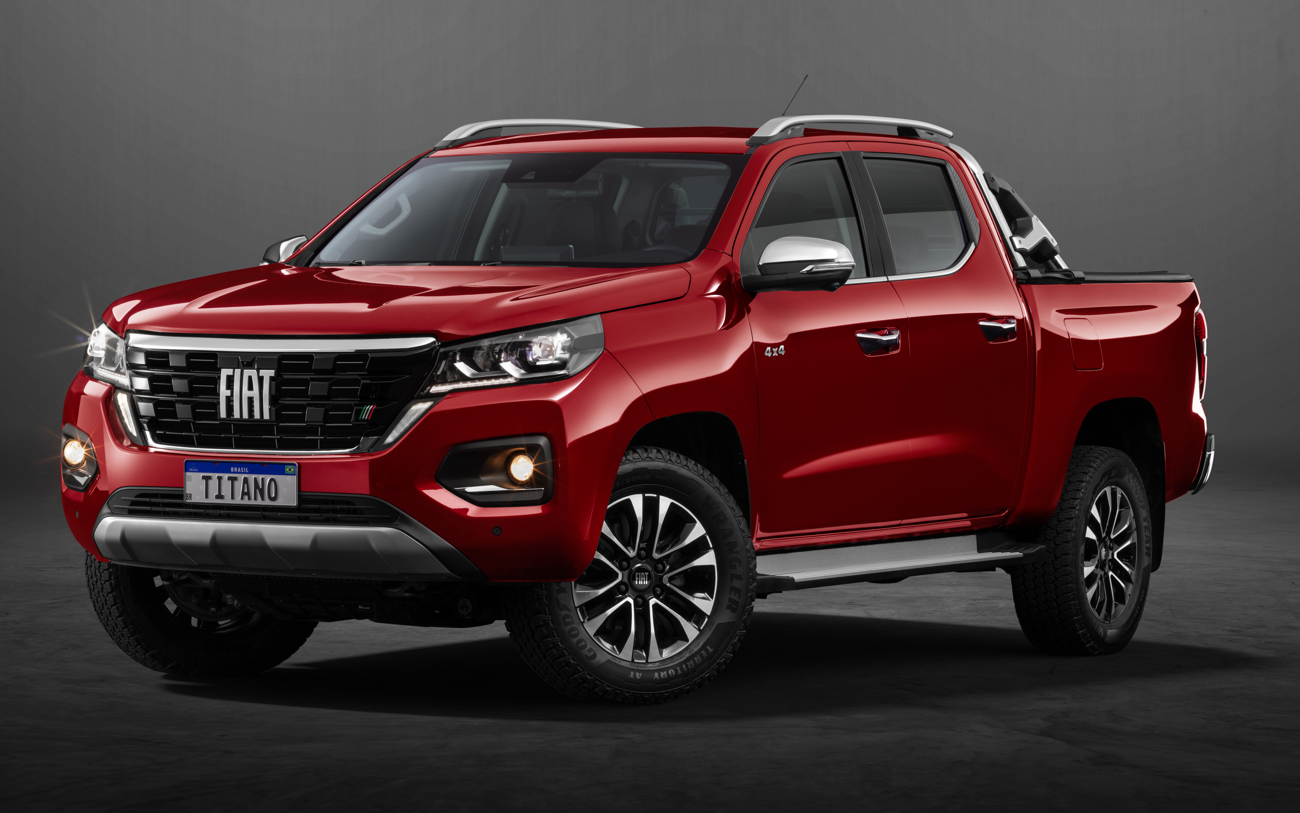 Красный Fiat Titano Ranch Cabine Dupla 4x4  2025 года на сером фоне