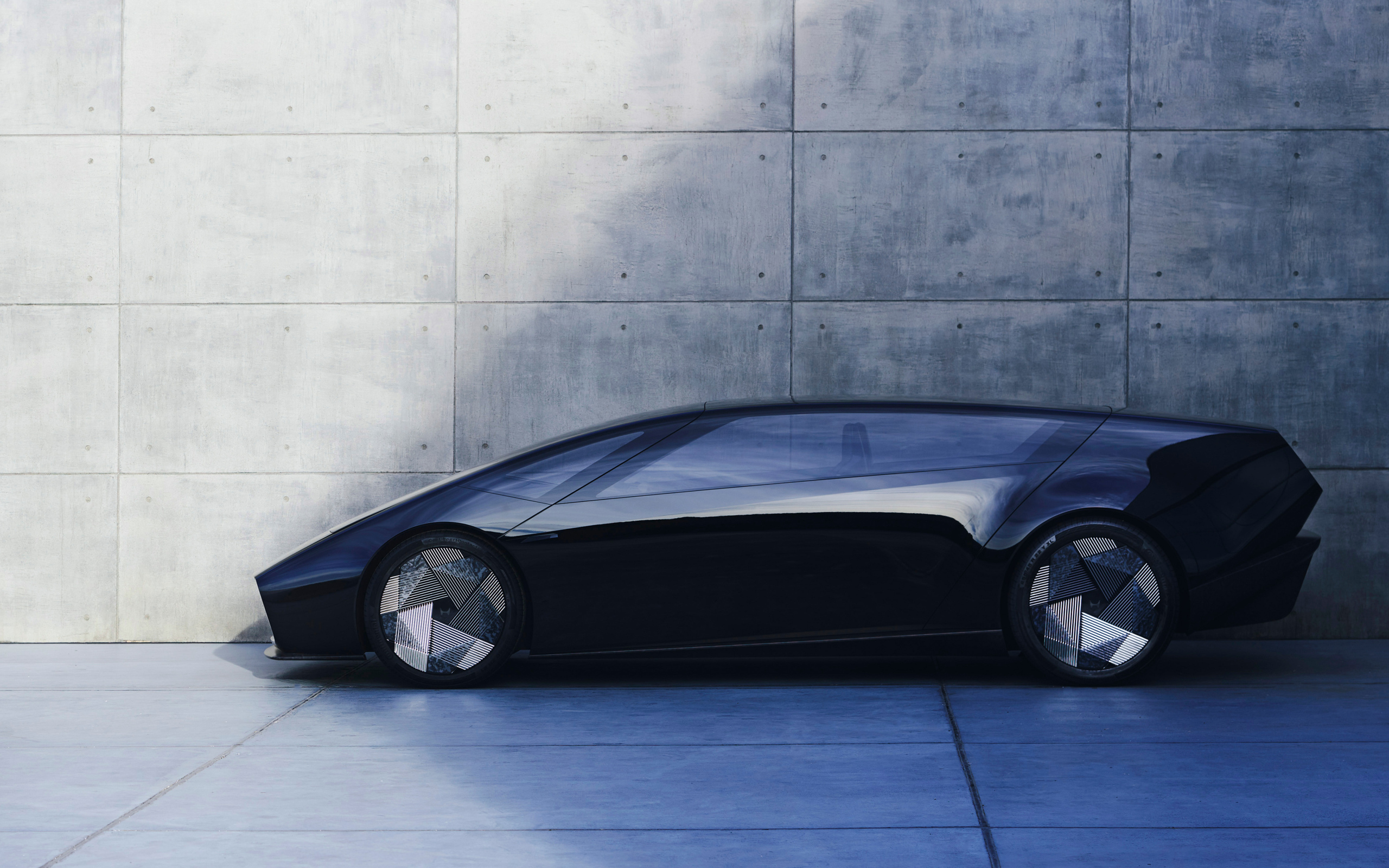 Черный автомобиль Honda Saloon Concept