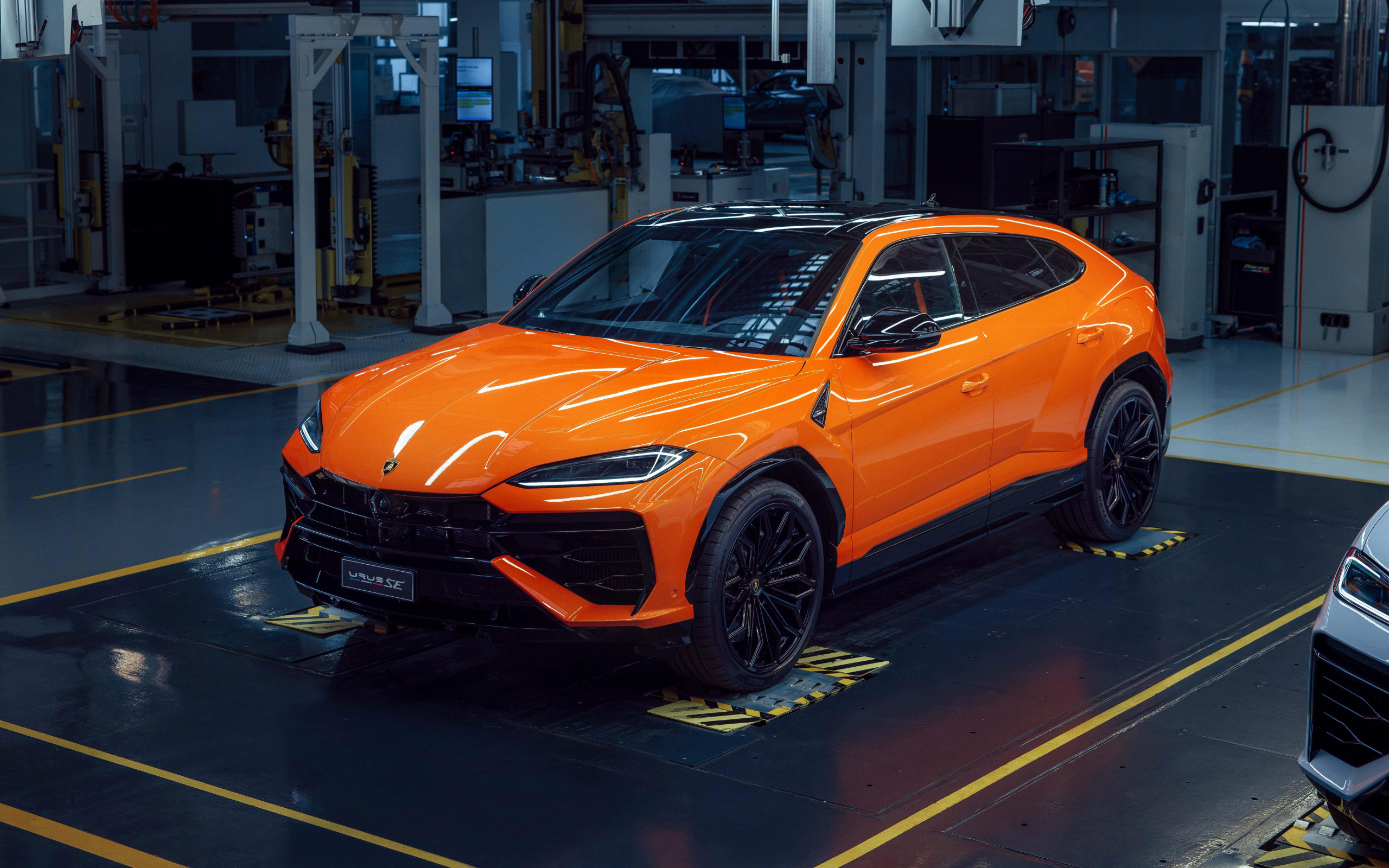 Презентация внедорожника  Lamborghini Urus SE Plug-In Hybrid
