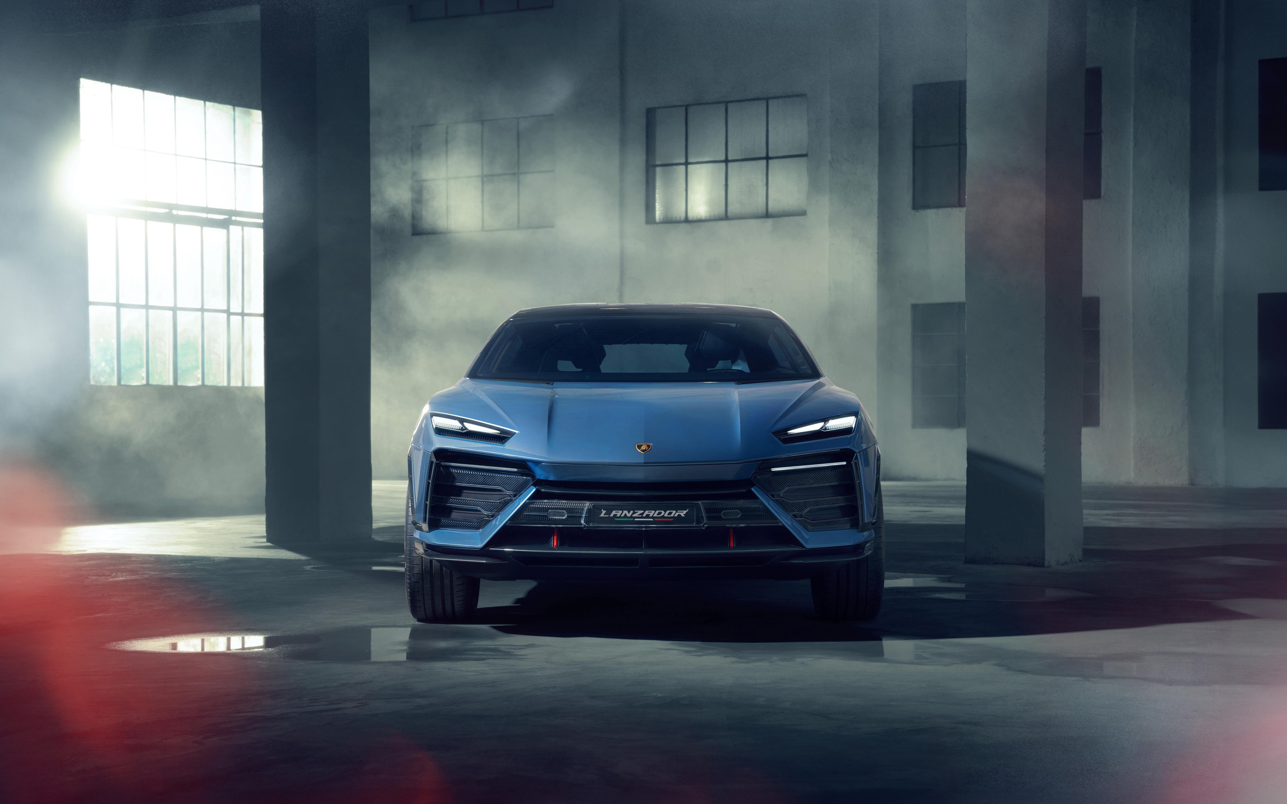 Спортивный автомобиль Lamborghini Lanzador вид спереди