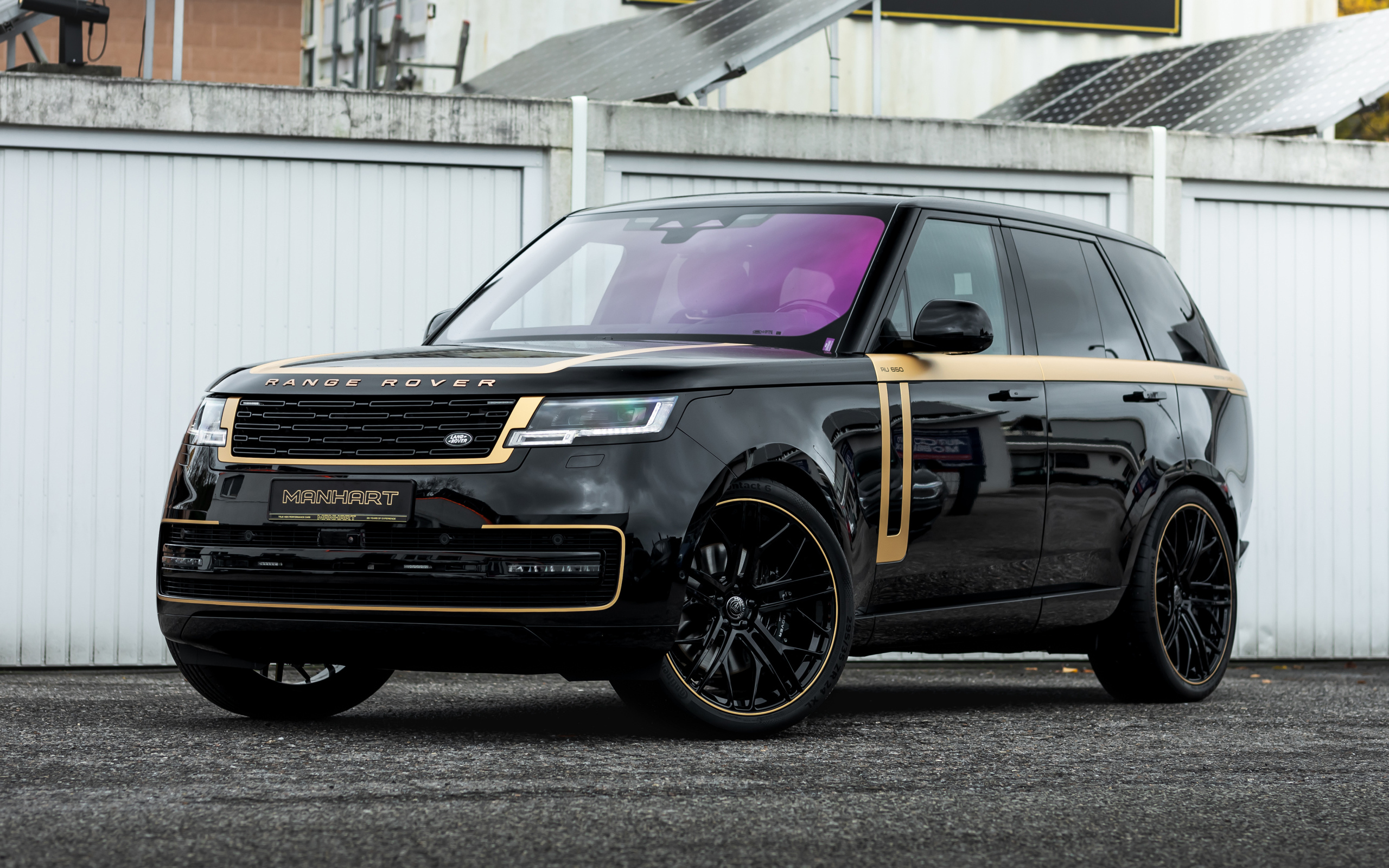 Черный внедорожник  Range Rover Sport P530