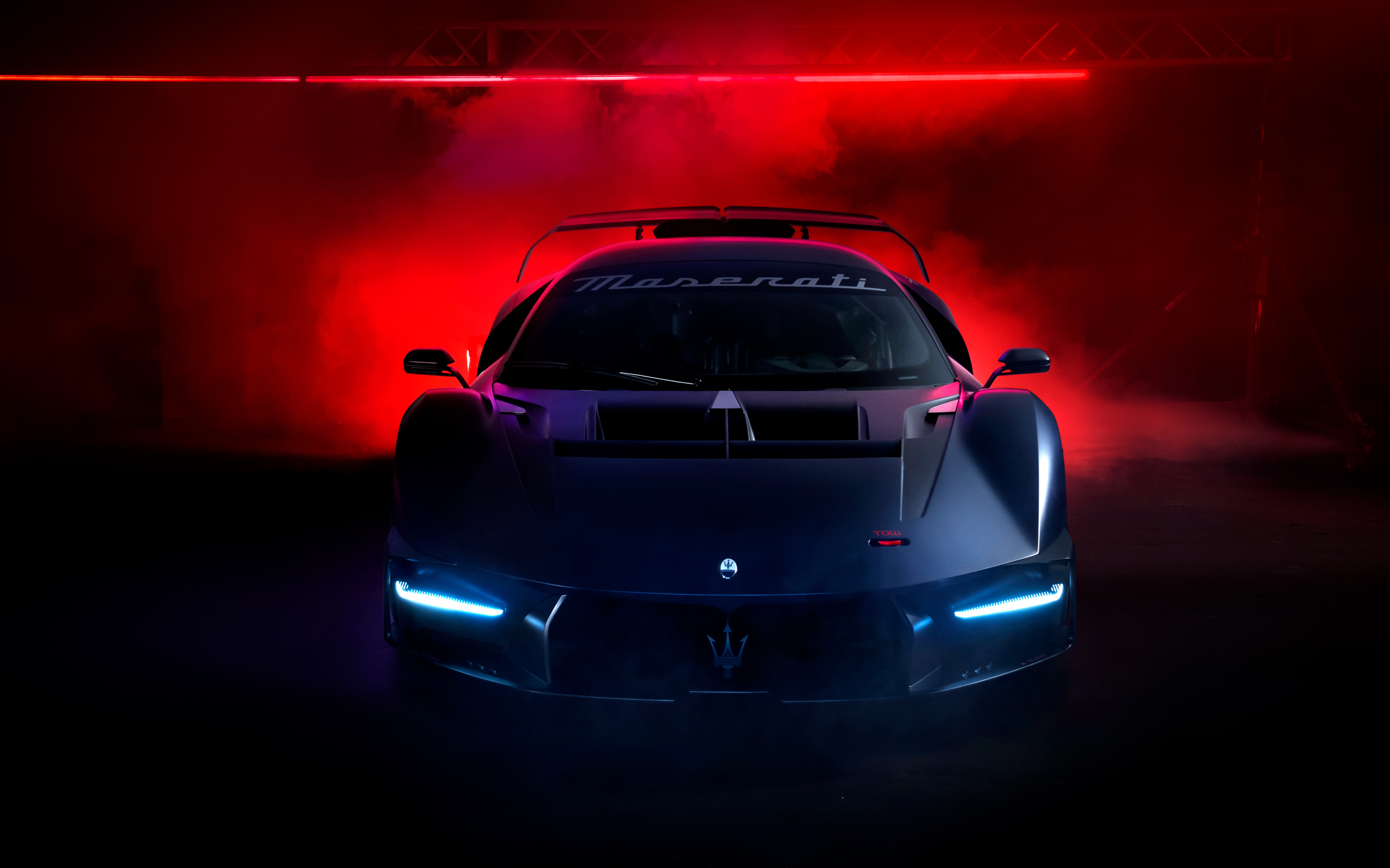 Вид спереди на автомобиль Maserati MCXtrema