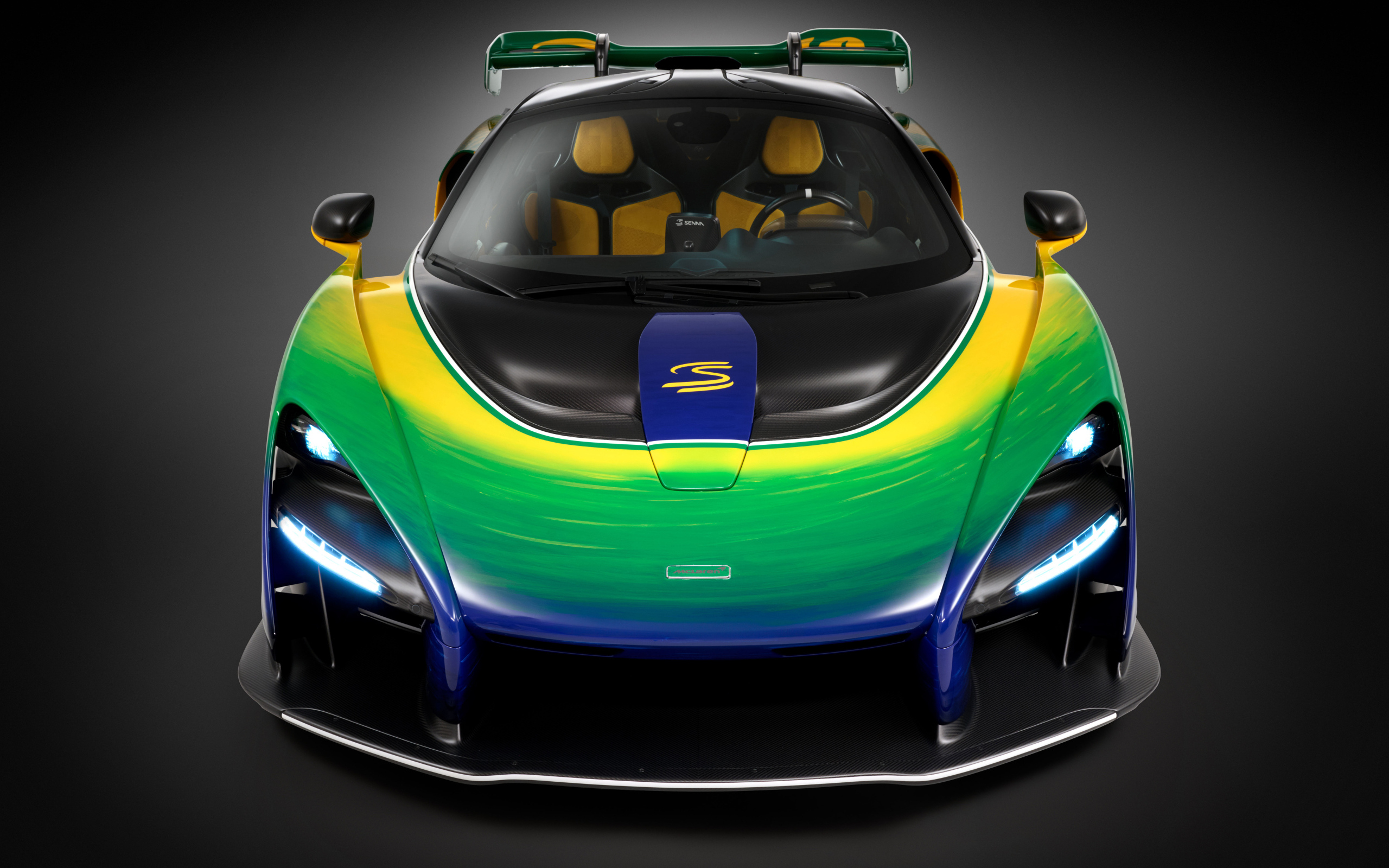 Вид спереди на автомобиль McLaren Senna Sempre 2024  года