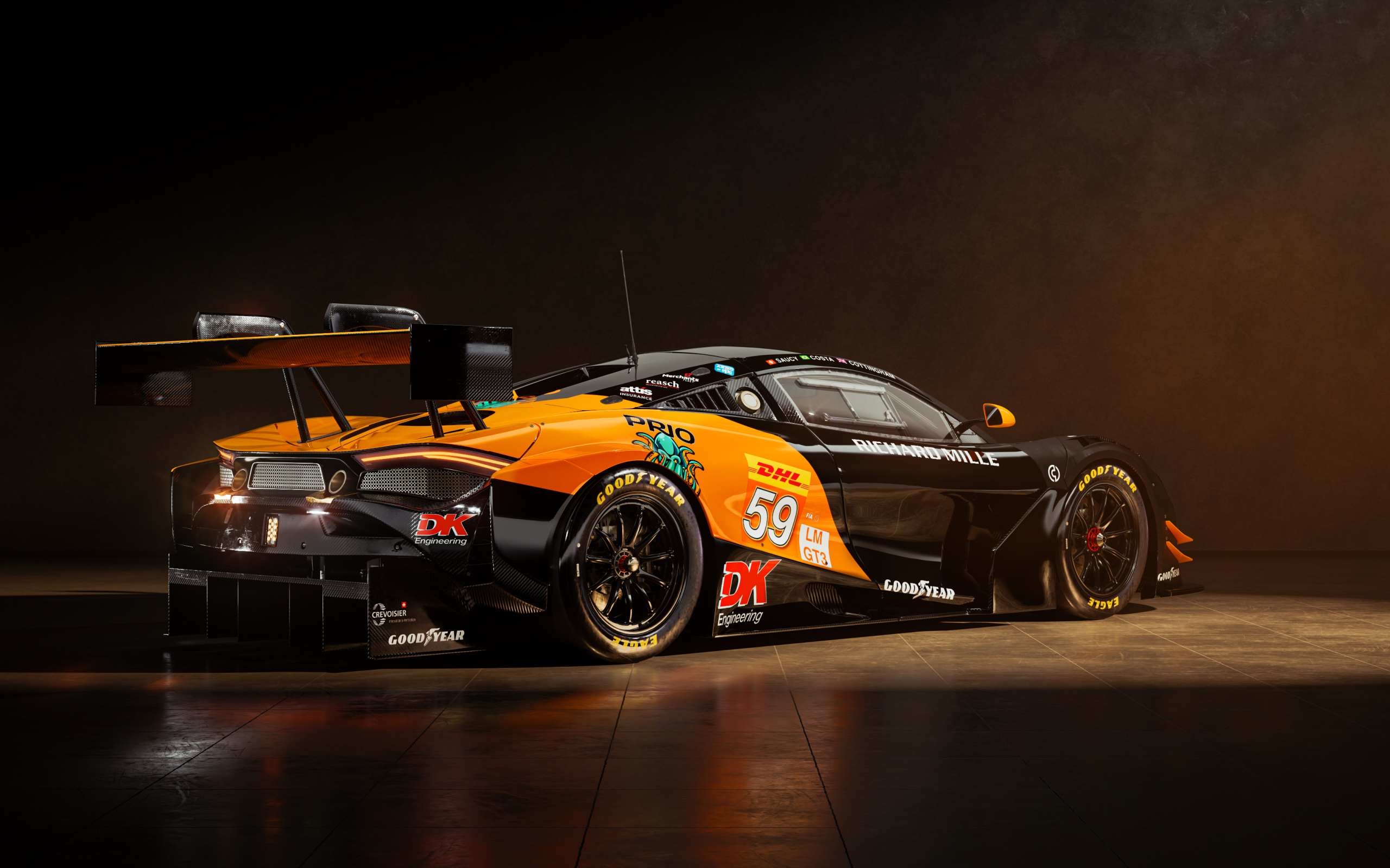 Вид сзади на быстрый автомобиль McLaren 720S GT3 EVO