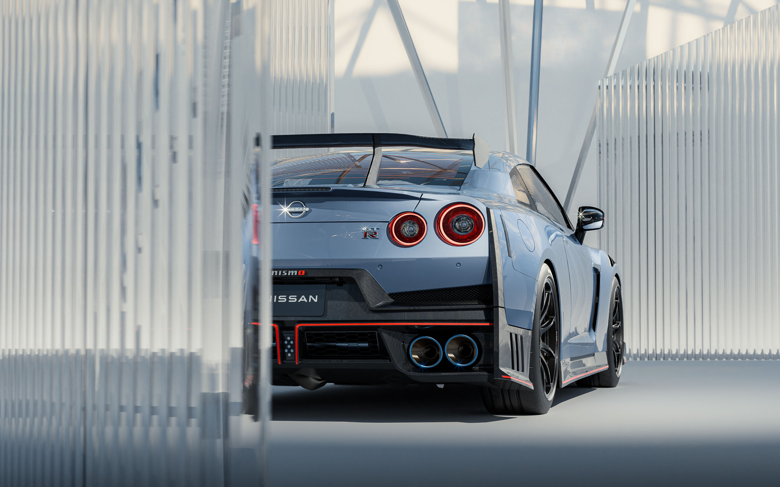 Вид сзади на автомобиль Nissan GT-R Nismo