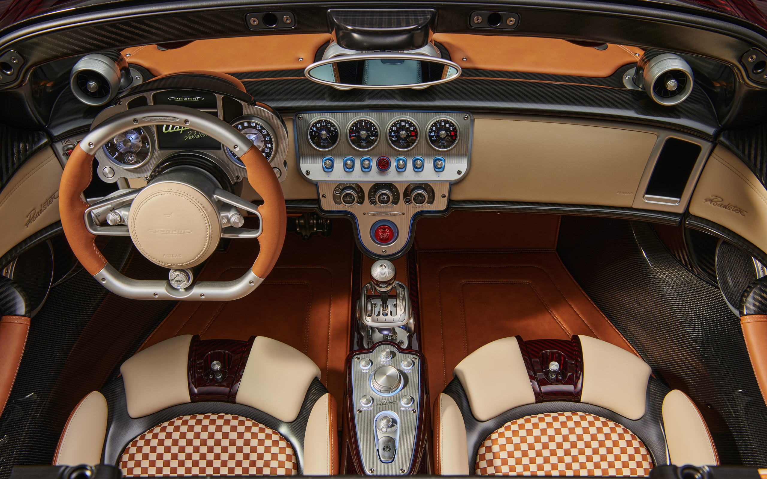Дорогой кожаный салон автомобиля Pagani Utopia Roadster 2024 года