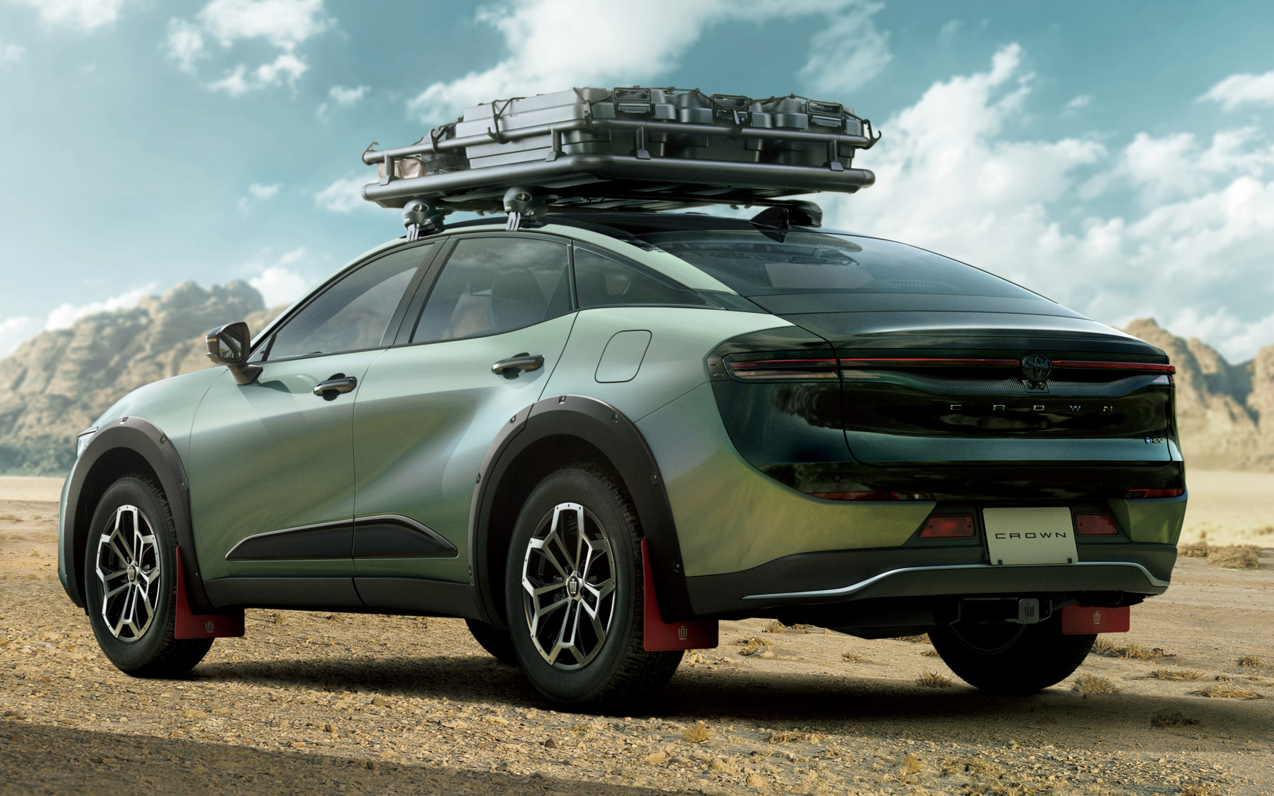 Вид сзади на автомобиль Toyota Crown Crossover RS Landscape 2024 года