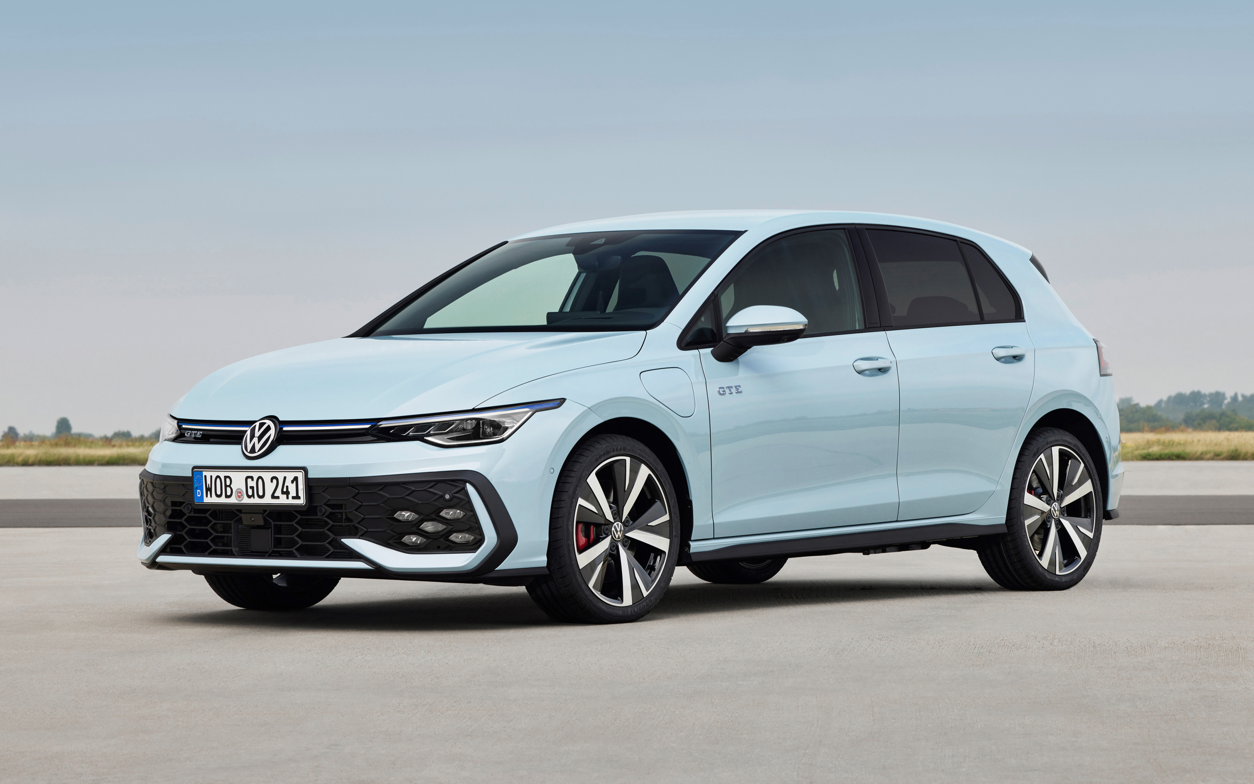 Новый автомобиль Volkswagen Golf GTE 2024 года