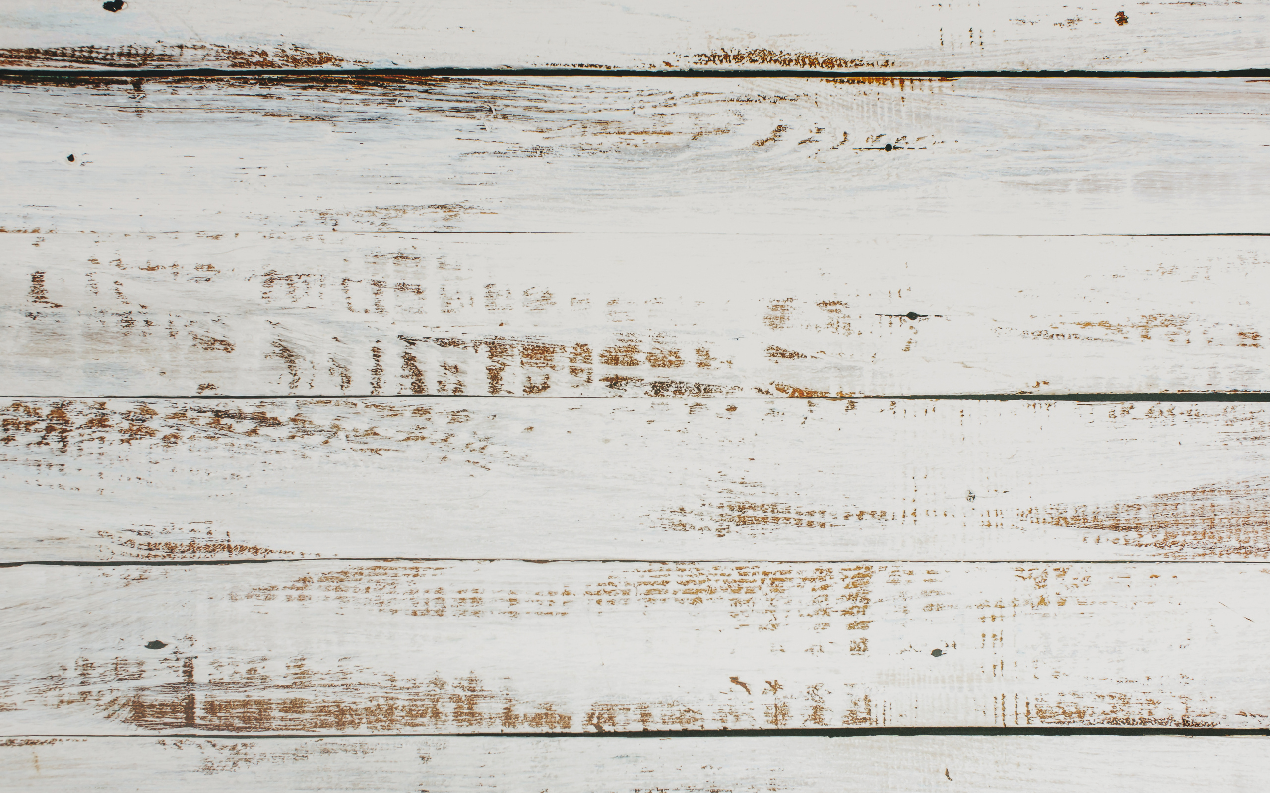 Окрашенная белой краской деревянная поверхность