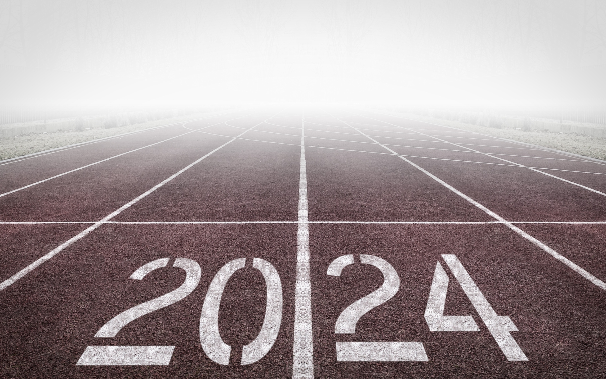 Цифры 2024 на взлетной полосе