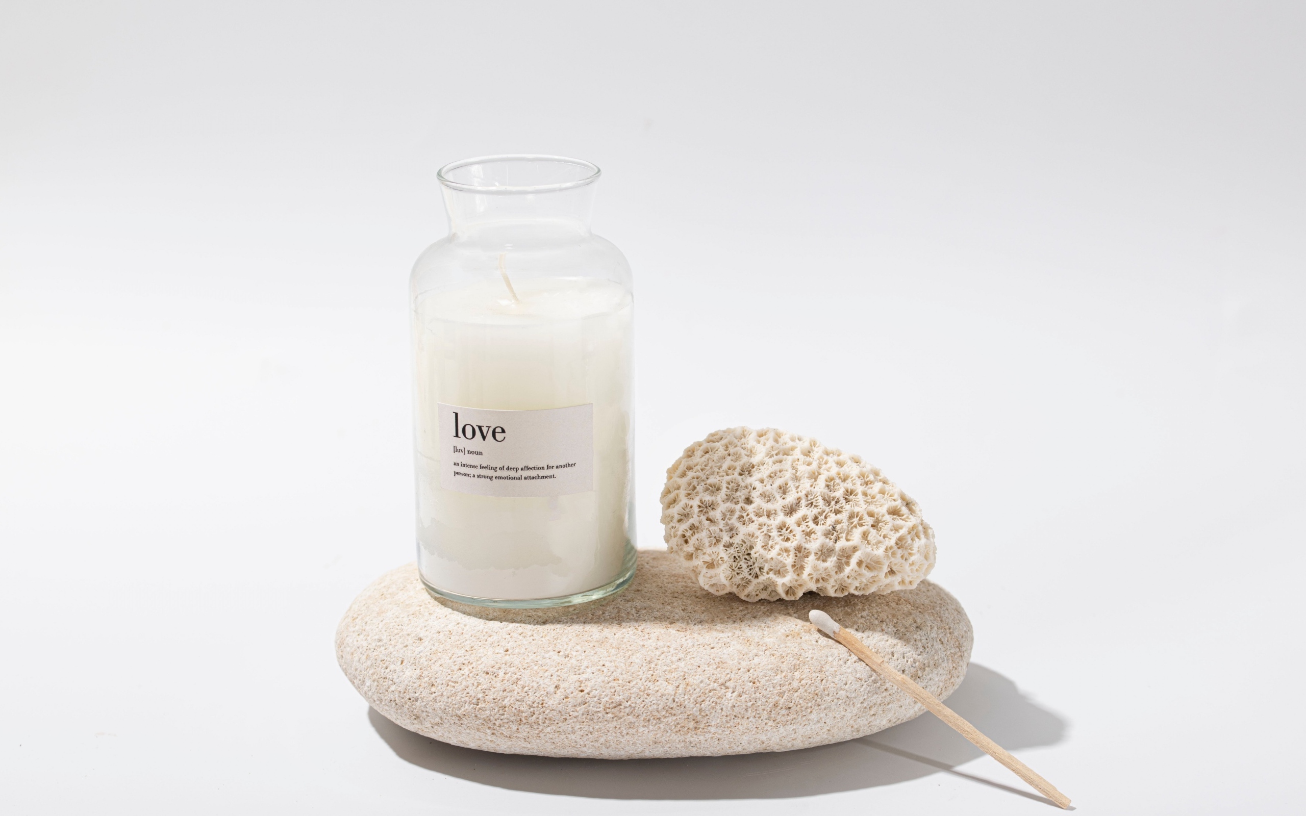 Камень, свеча и ароматическая палочка для СПА процедур