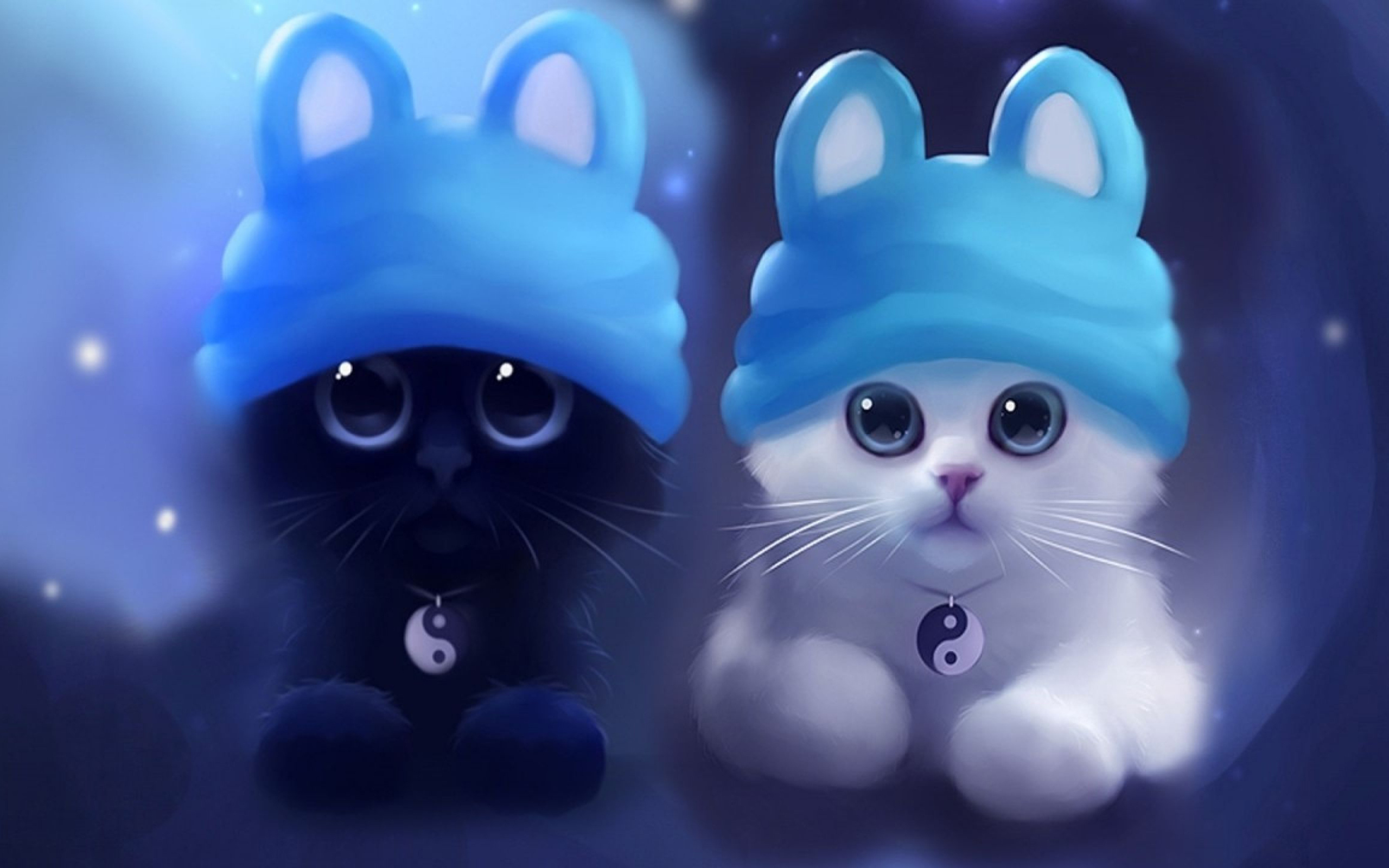 Два котенка инь и янь в шапках