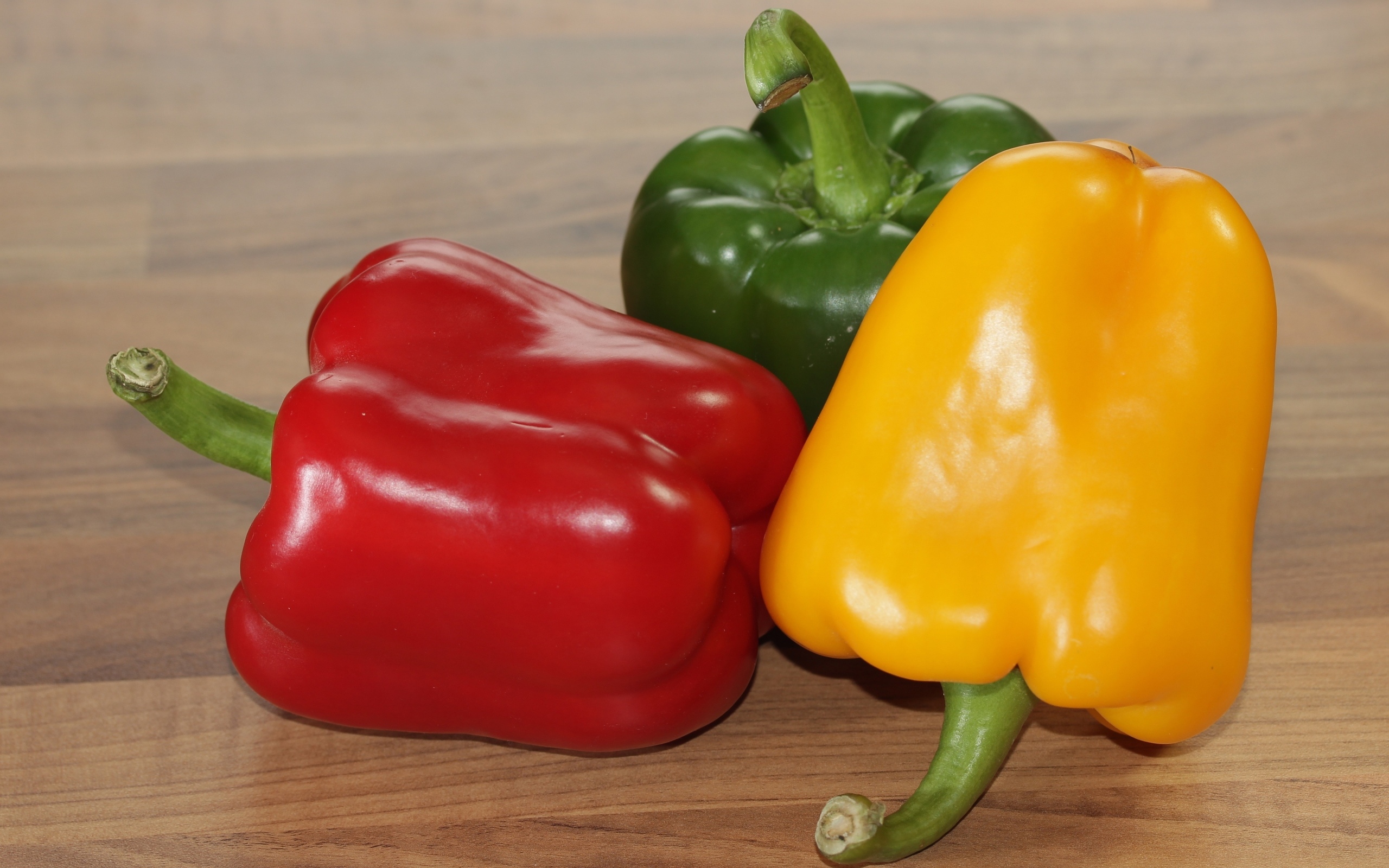 Большой разноцветный сладкий перец