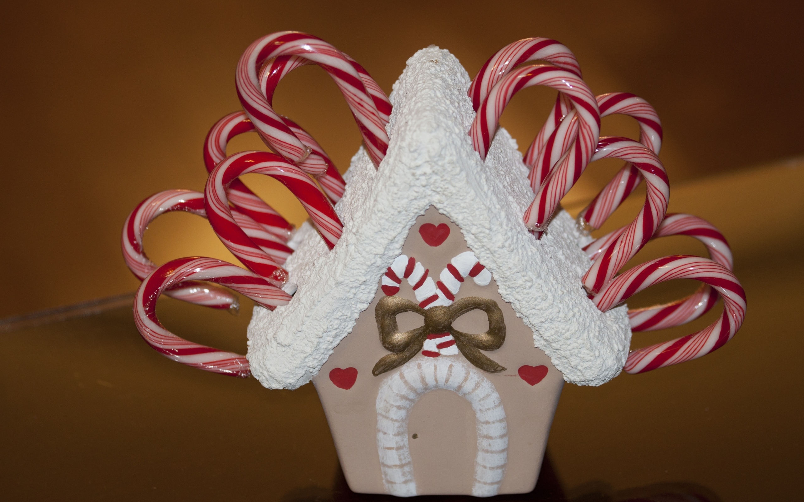 Рождественский домик с конфетами