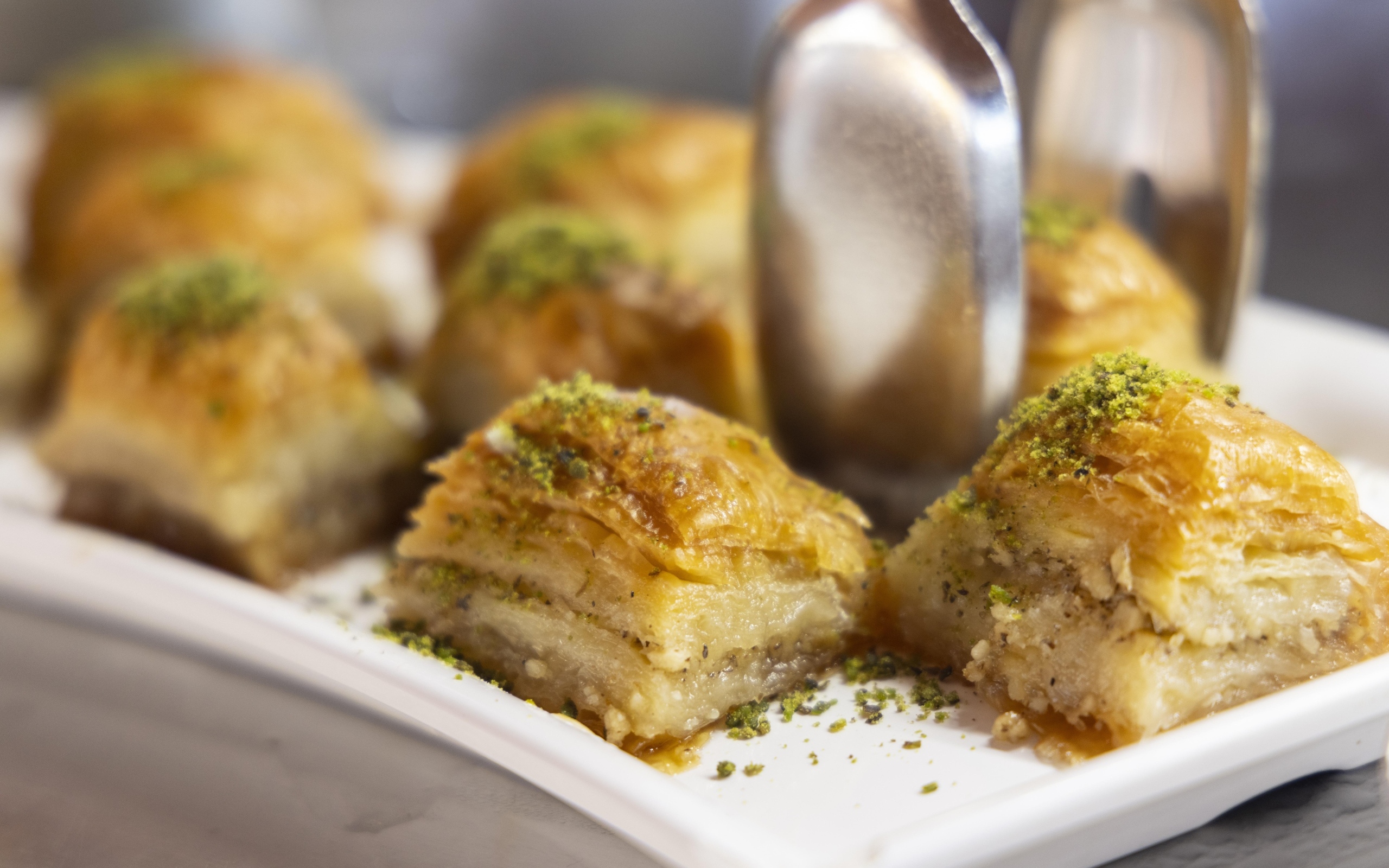 Кусочки сладкой медовой пахлавы