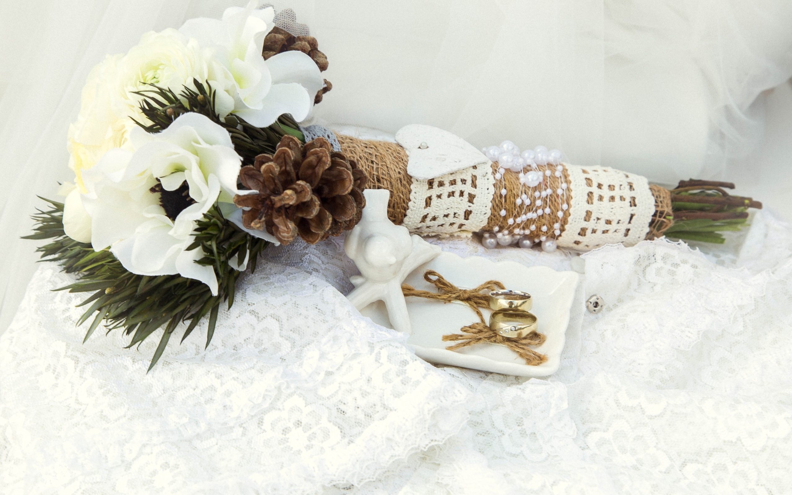 Свадебный букет с обручальными кольцами