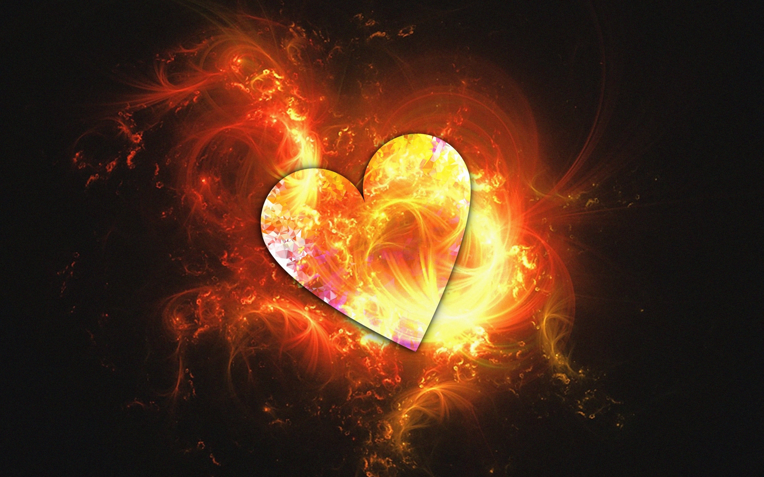 Огненное сердце на абстрактном фоне