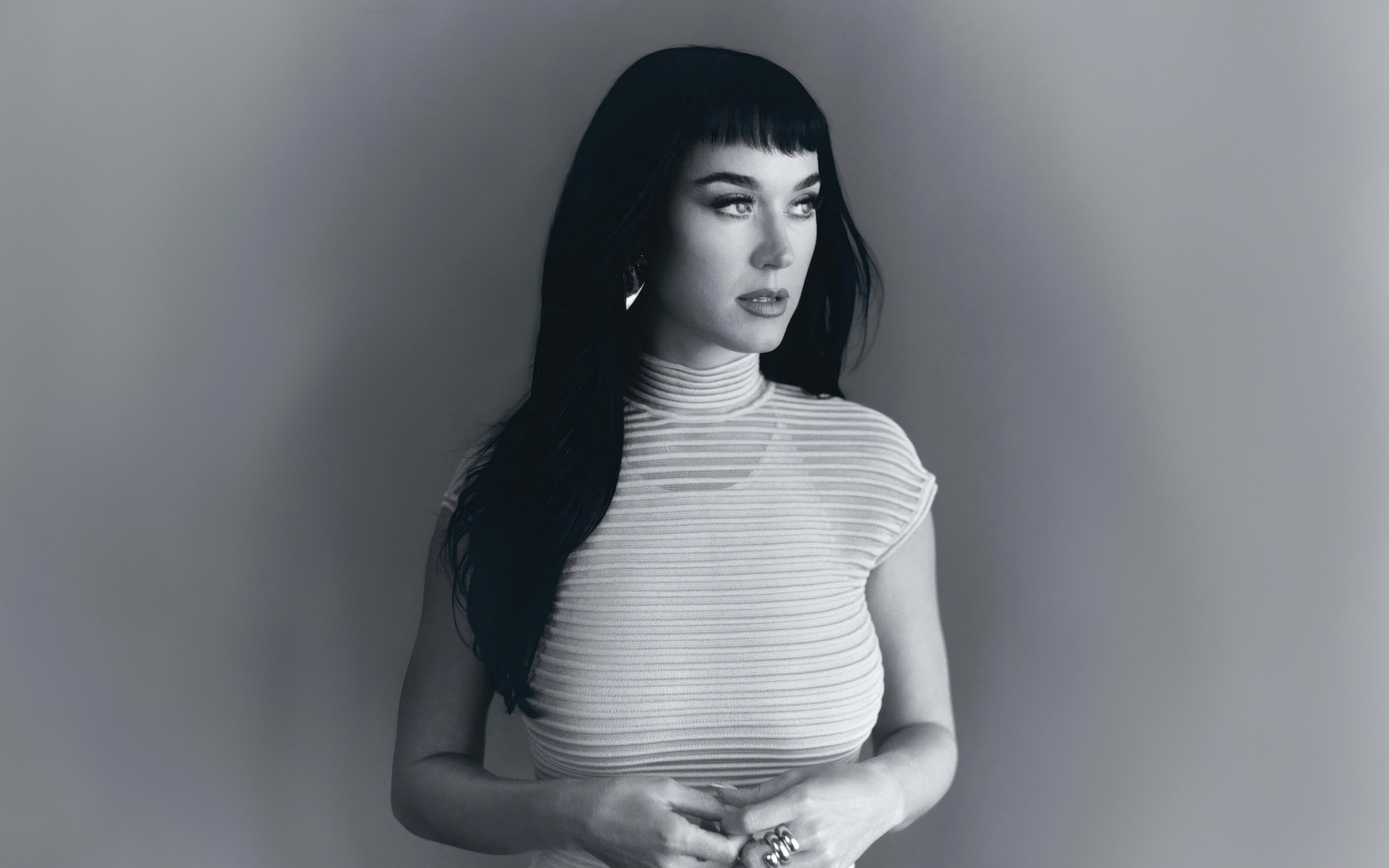 Американская певица Кэти Перри черно-белое фото