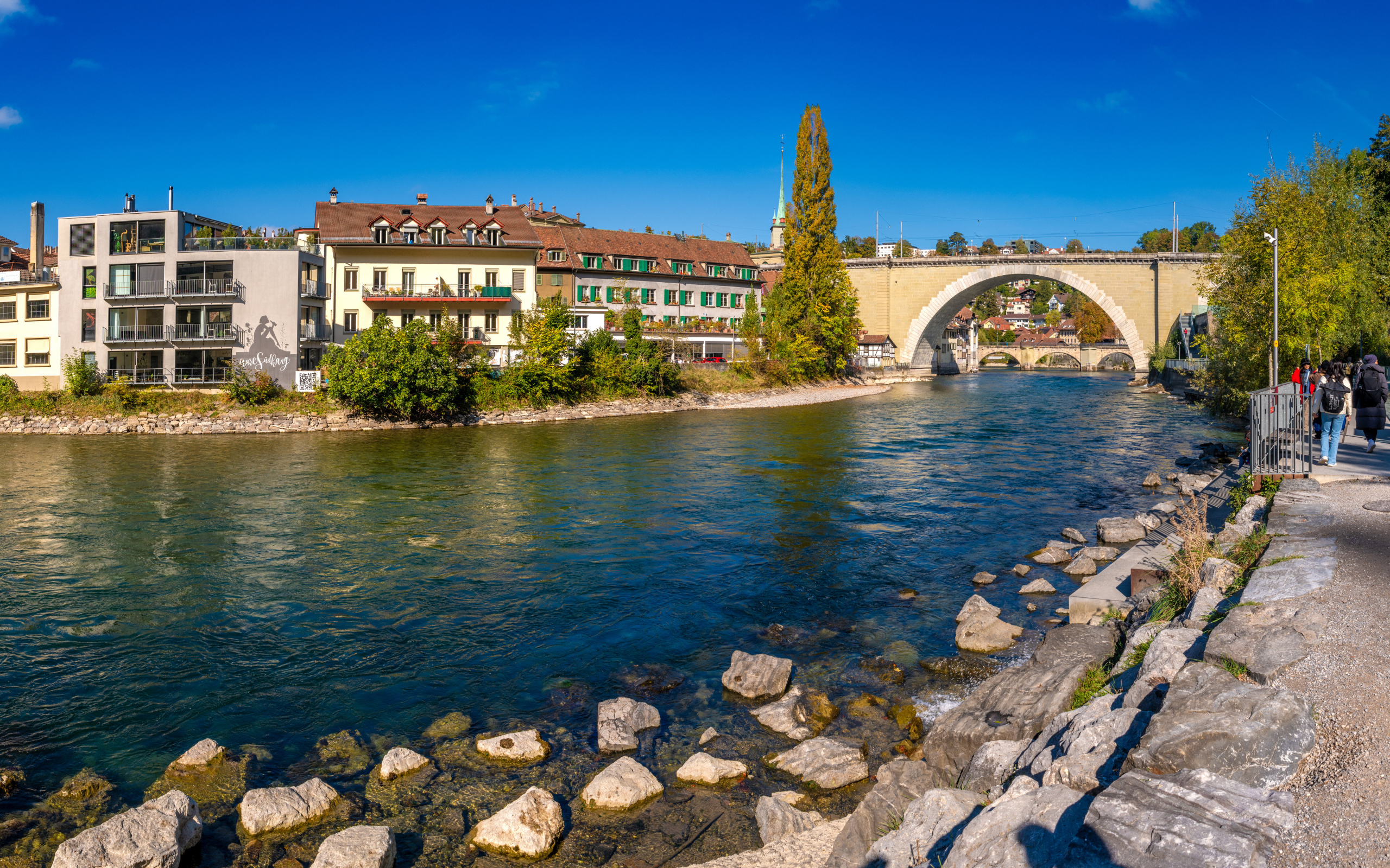 Набережная у реки в городе Берн, Германия