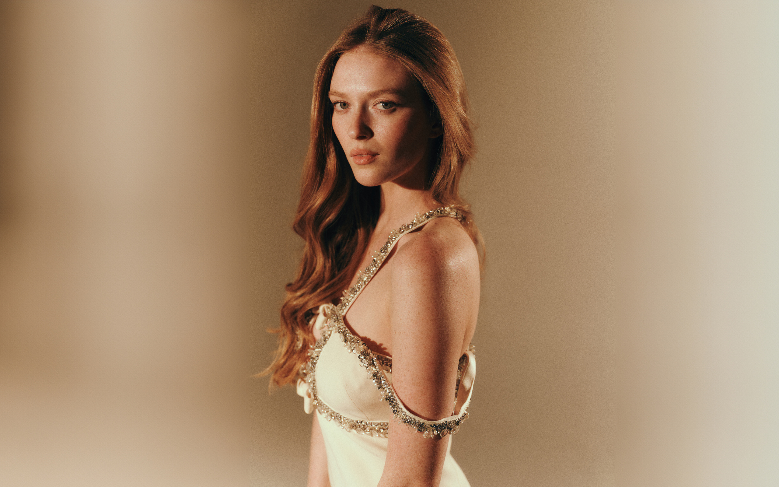 Американская рыжеволосая актриса Ларсен Томпсон