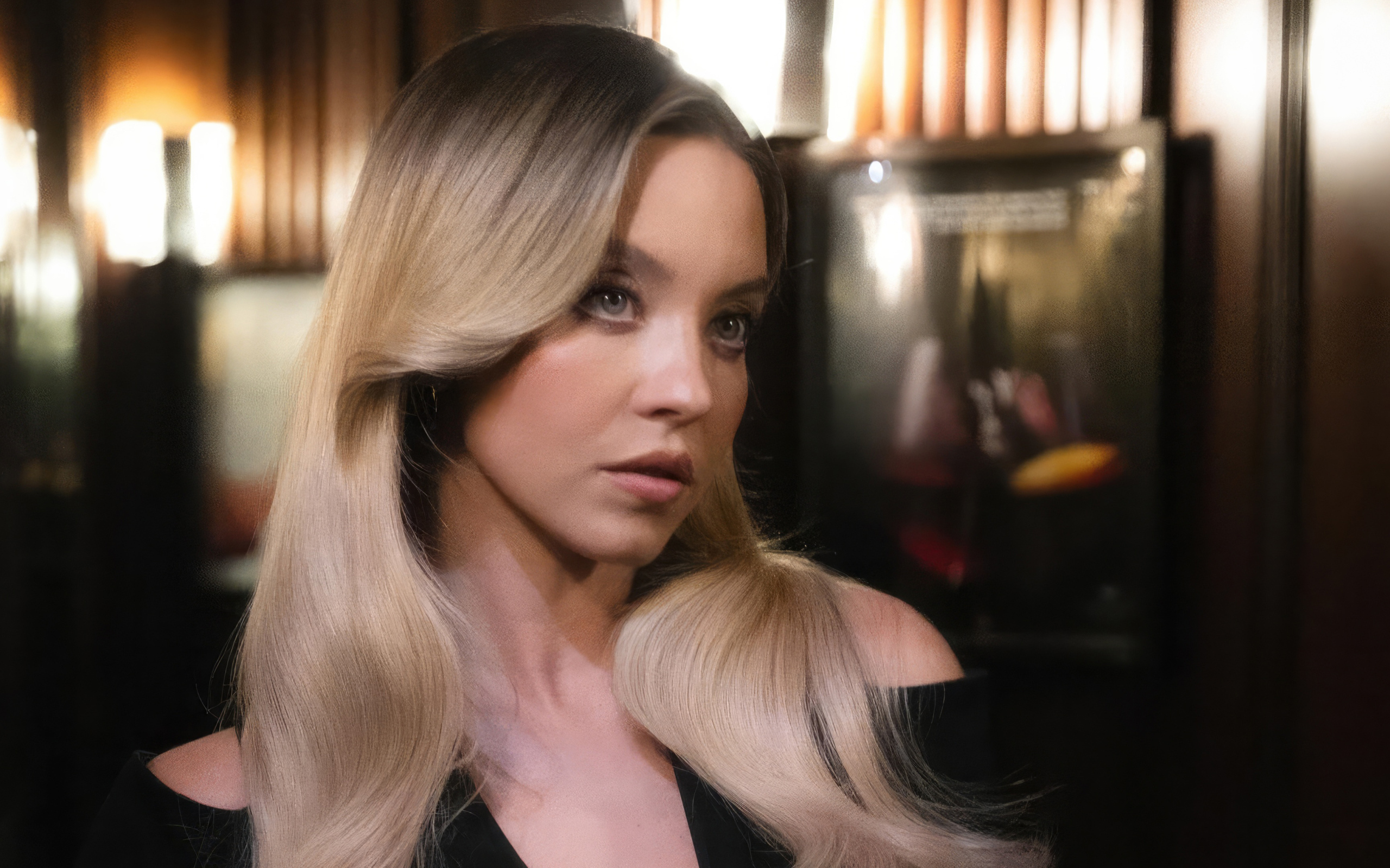 Голубоглазая блондинка актриса Сидни Суини