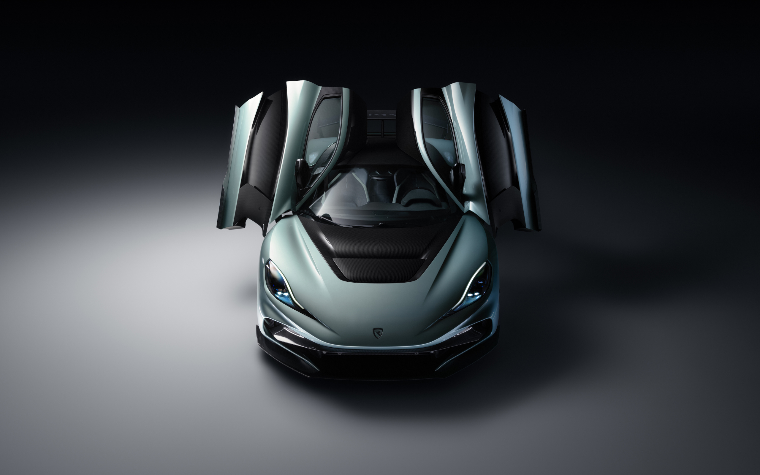 Автомобиль Rimac Nevera R 2024 года на сером фоне