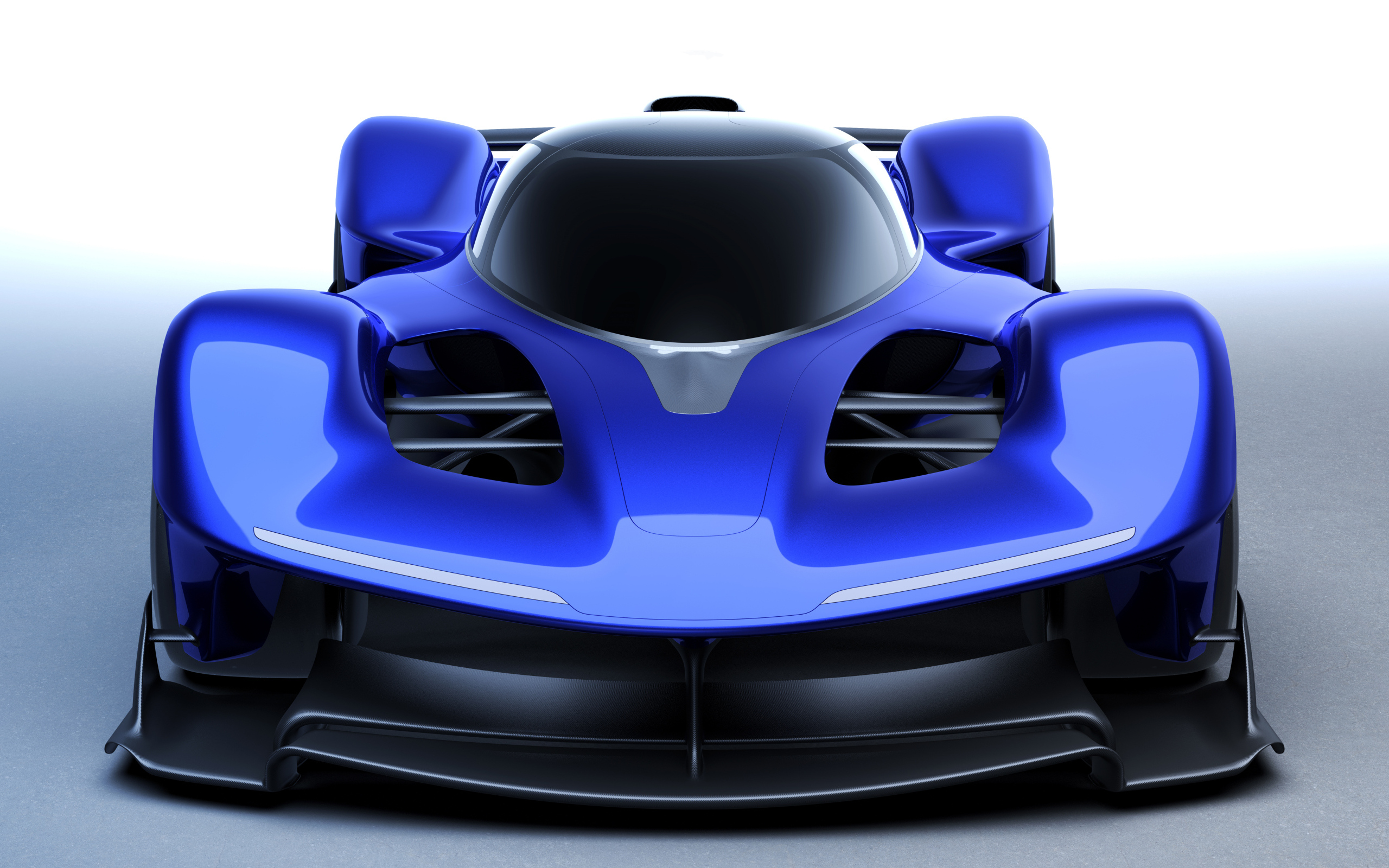 Вид спереди на синий спортивный автомобиль Red Bull RB17 Prototype 2024 года