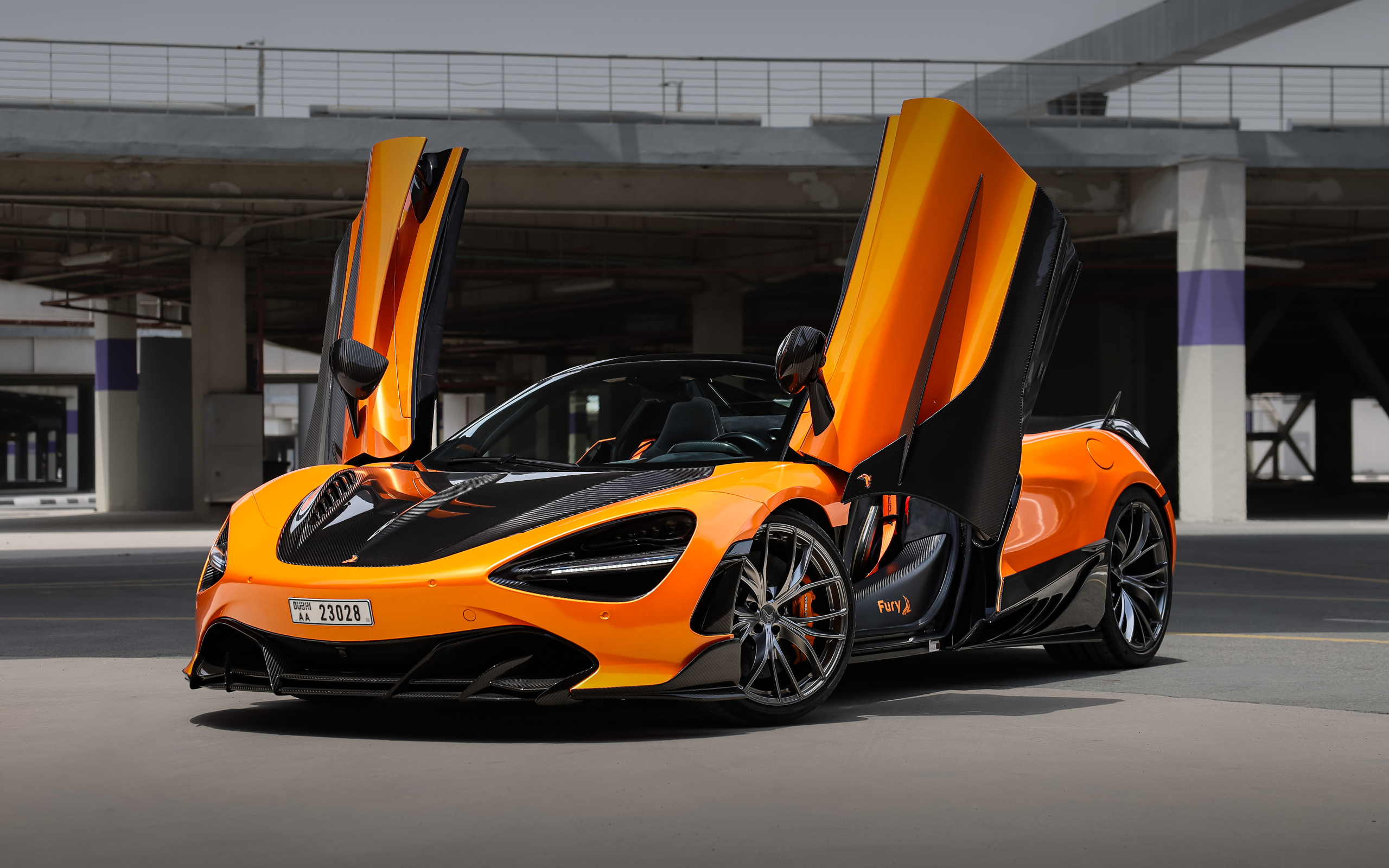 Оранжевый спорткар TopCar McLaren 720S Spider Fury с открытыми дверями