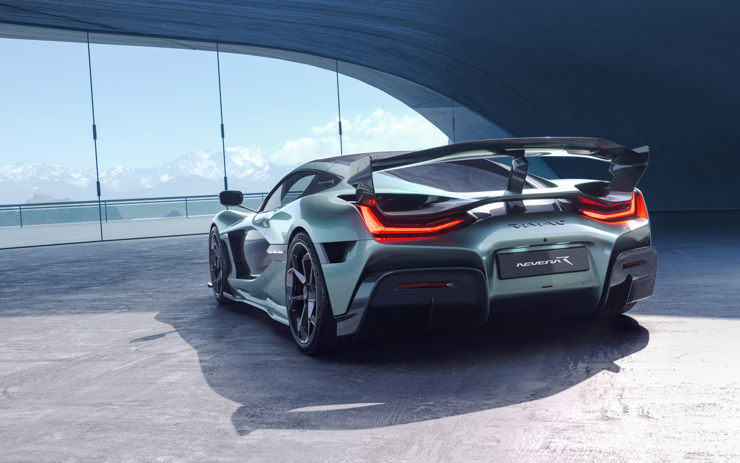 Автомобиль Rimac Nevera R 2024  года вид сзади