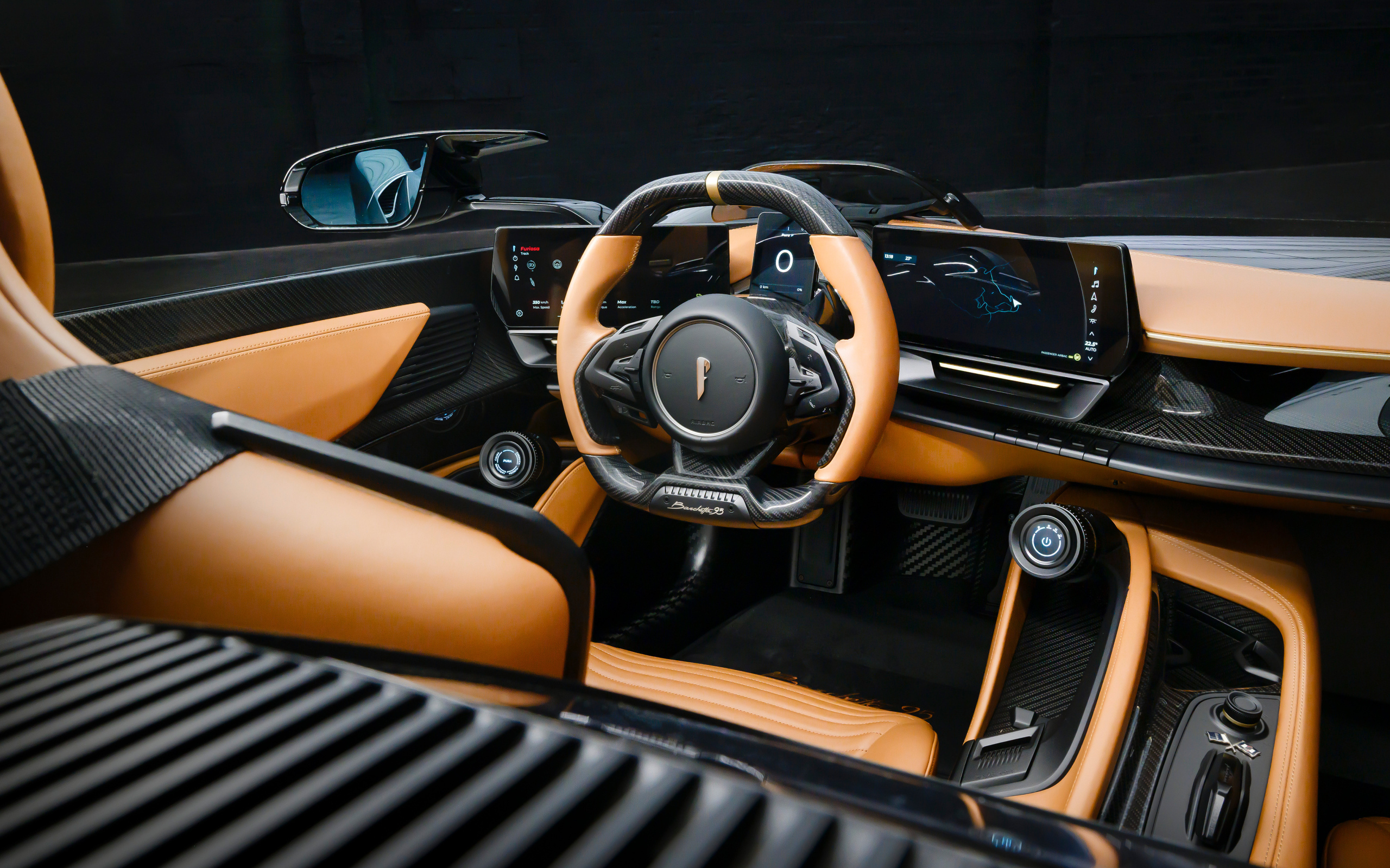 Кожаный салон автомобиля Pininfarina B95 Gotham