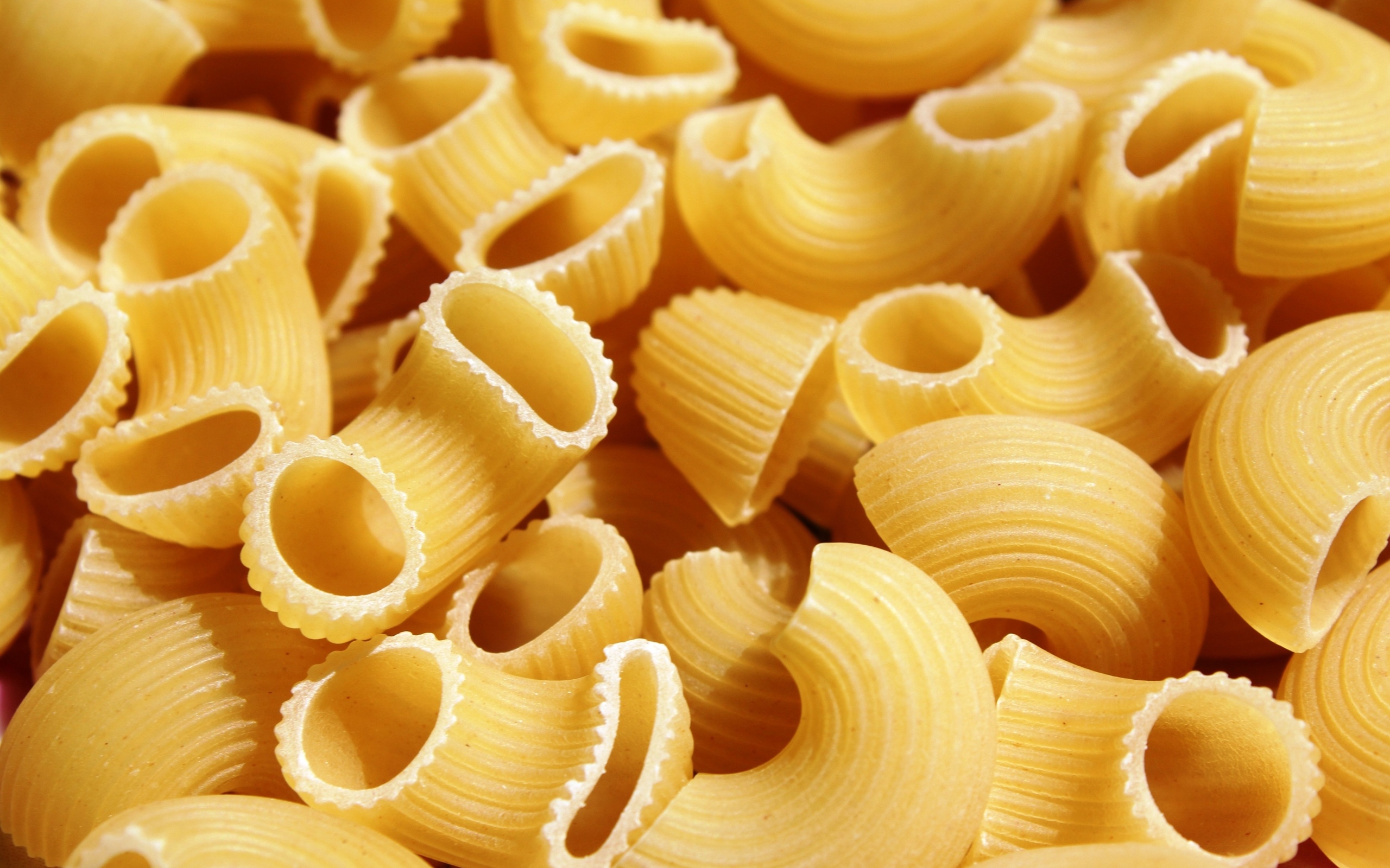 Большие макаронные изделия крупным планом