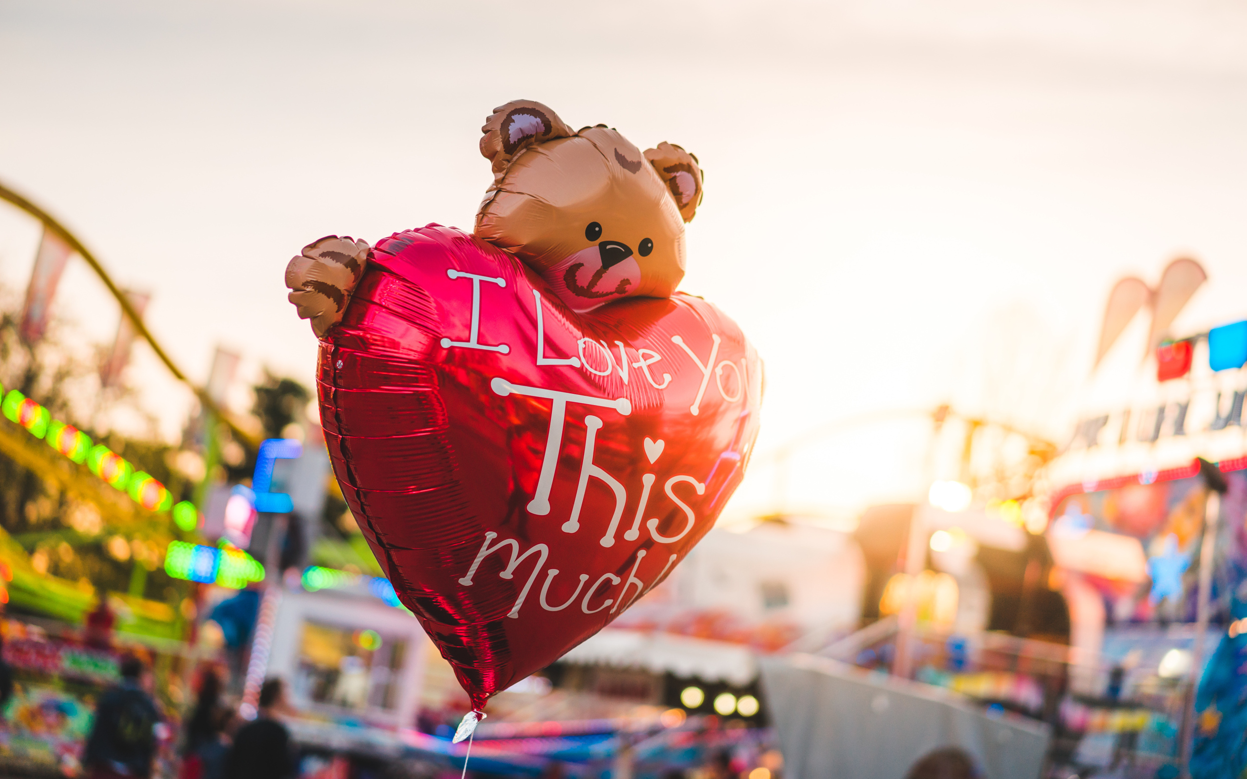 Воздушный шарик плюшевый мишка с сердцем для любимой