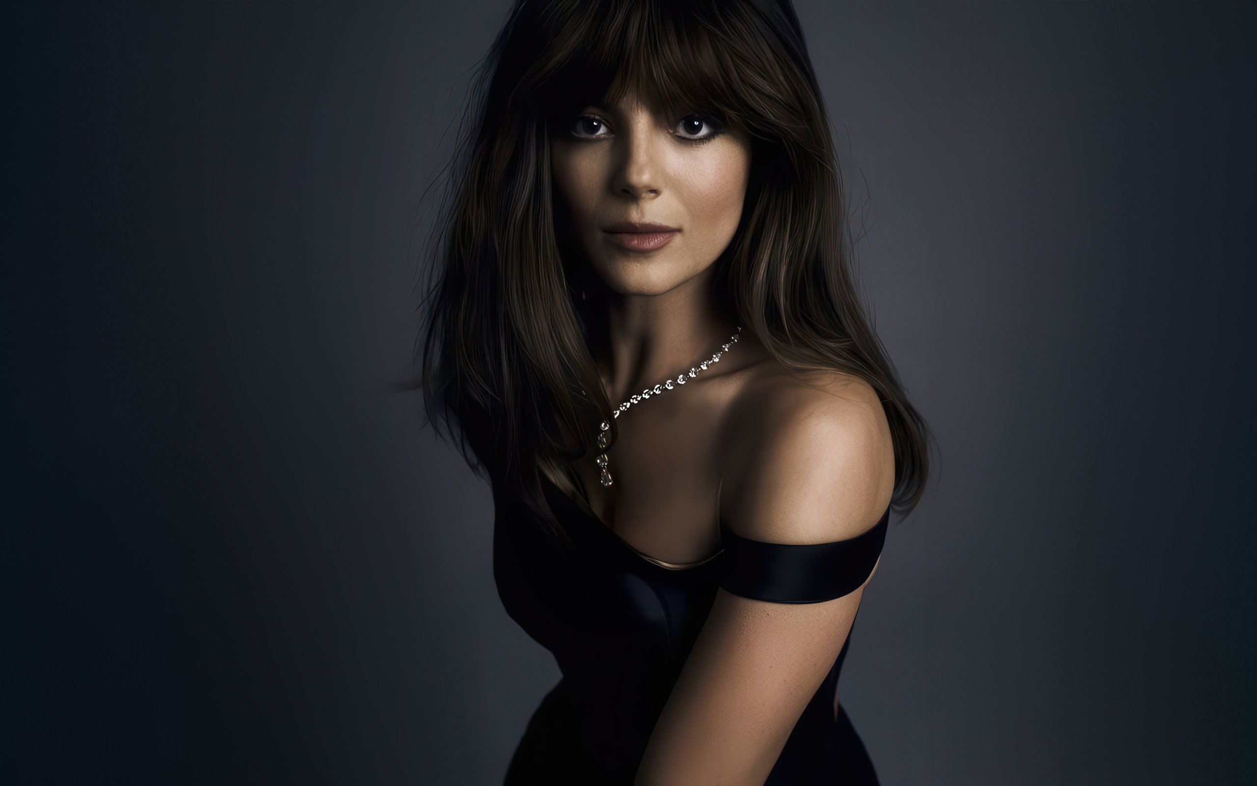 Жгучая брюнетка актриса Моника Барбаро на сером фоне