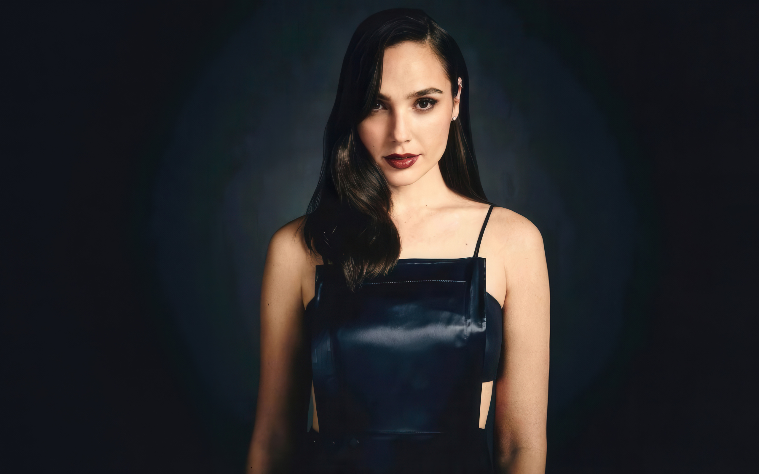 Эффектная брюнетка израильская актриса Галь Гадот