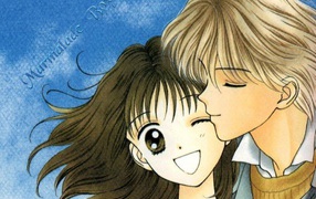 Парень целует девушку