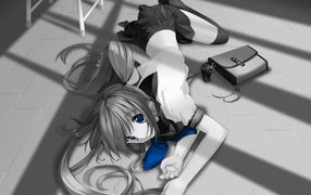 Школьница на полу